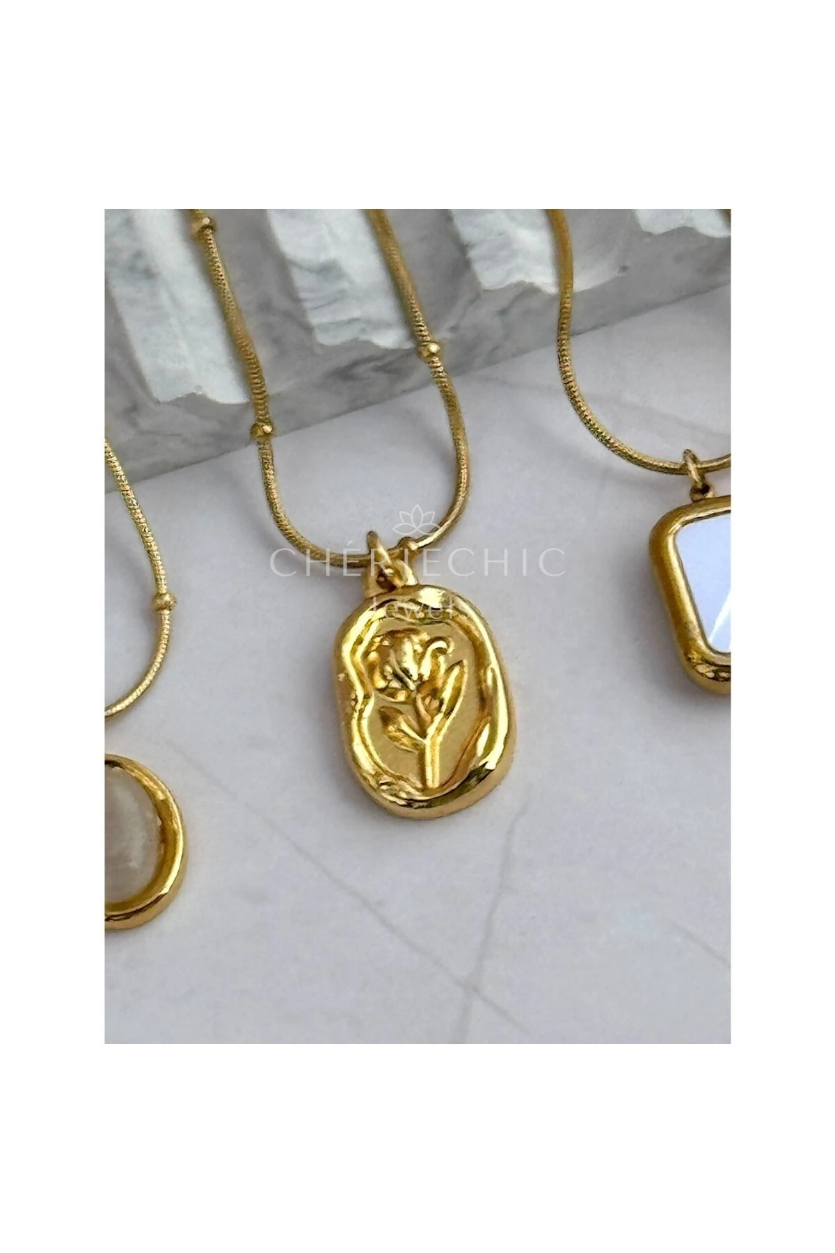 Asimetrik Gül Form Dorika Zincir Çelik Kolye