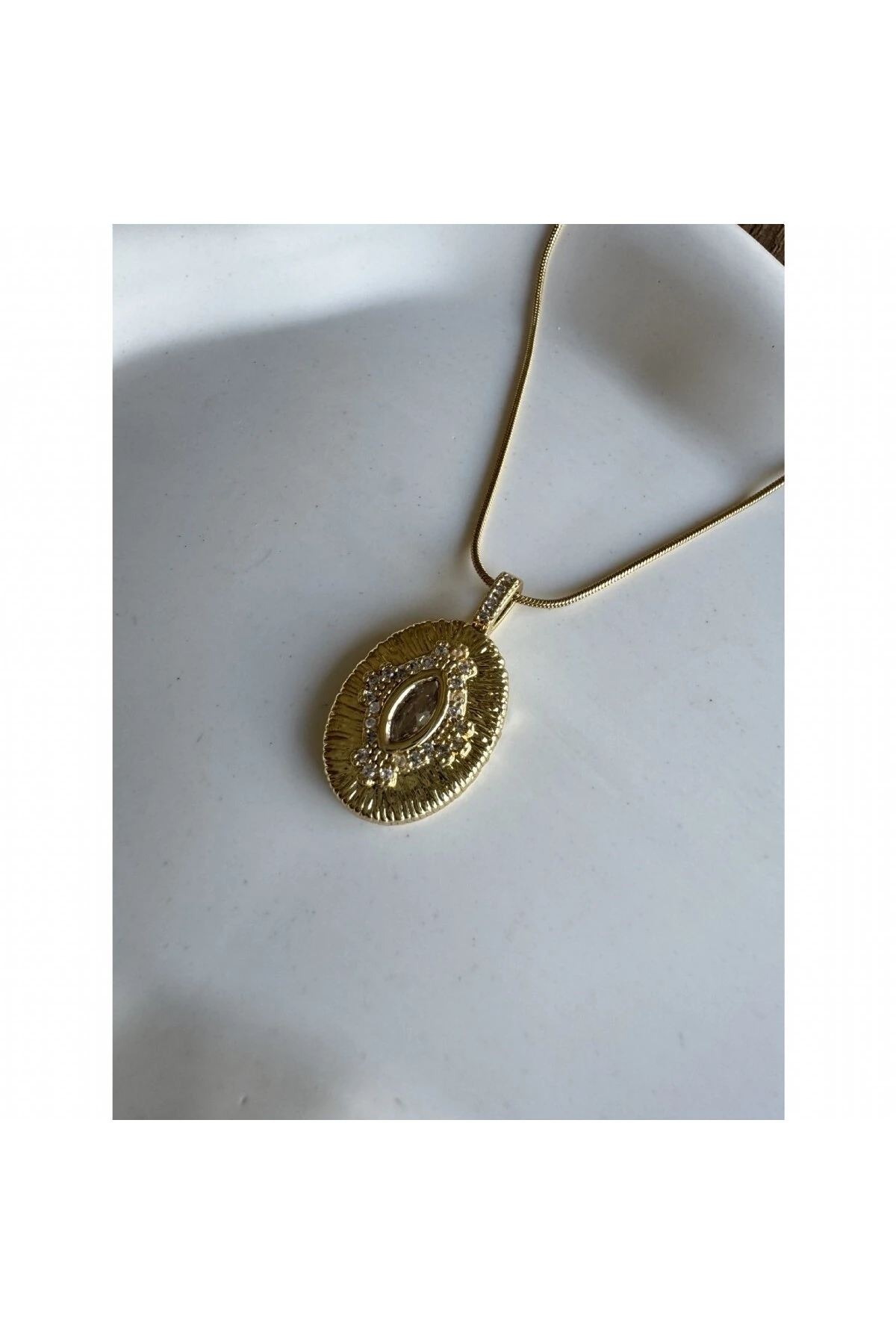 Kristal ve Zirkon Taşlı Oval Vintage Çelik Kolye