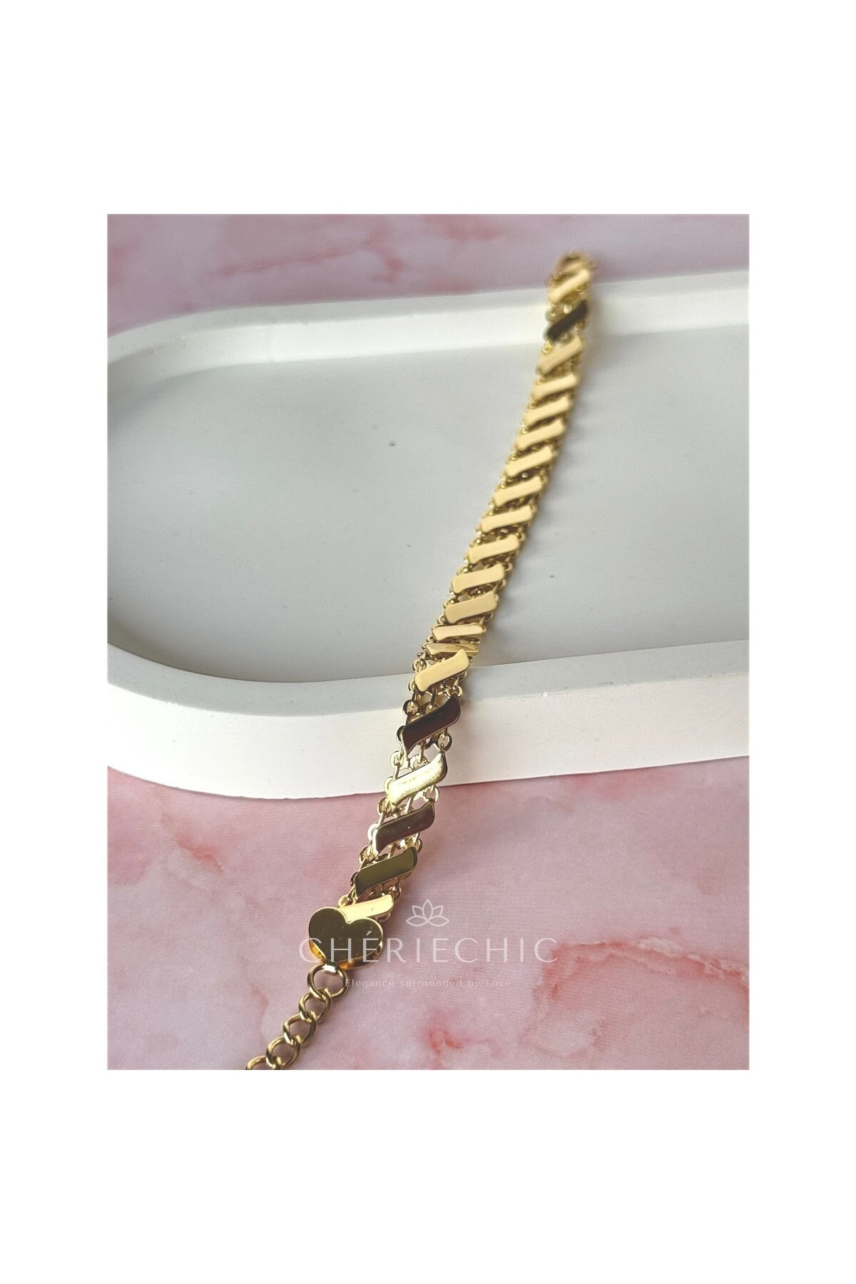 Kalp Detaylı Hasır Hafif Zincir Bileklik