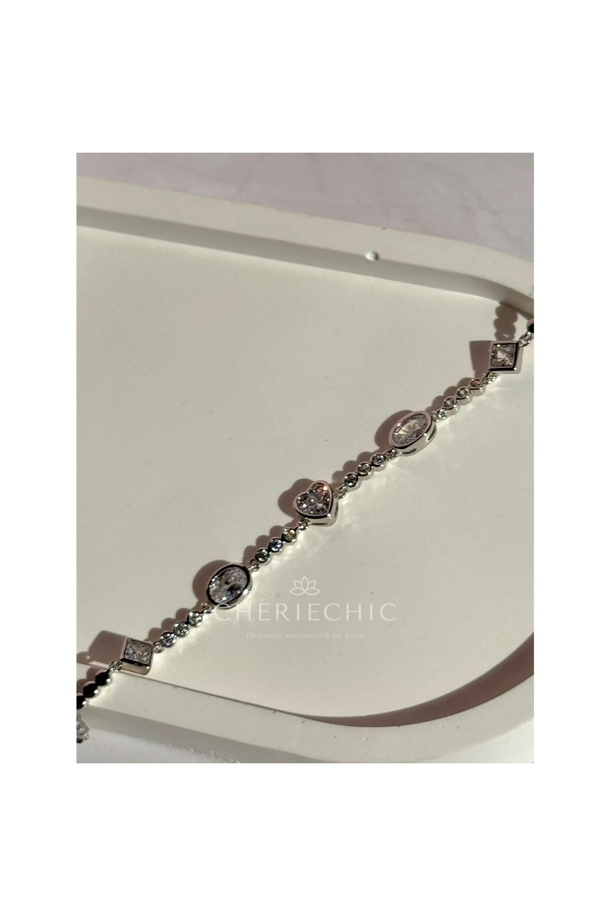 Kalp Detaylı, Oval Kristal Zirkon Taşlı İnce Zarif Bileklik