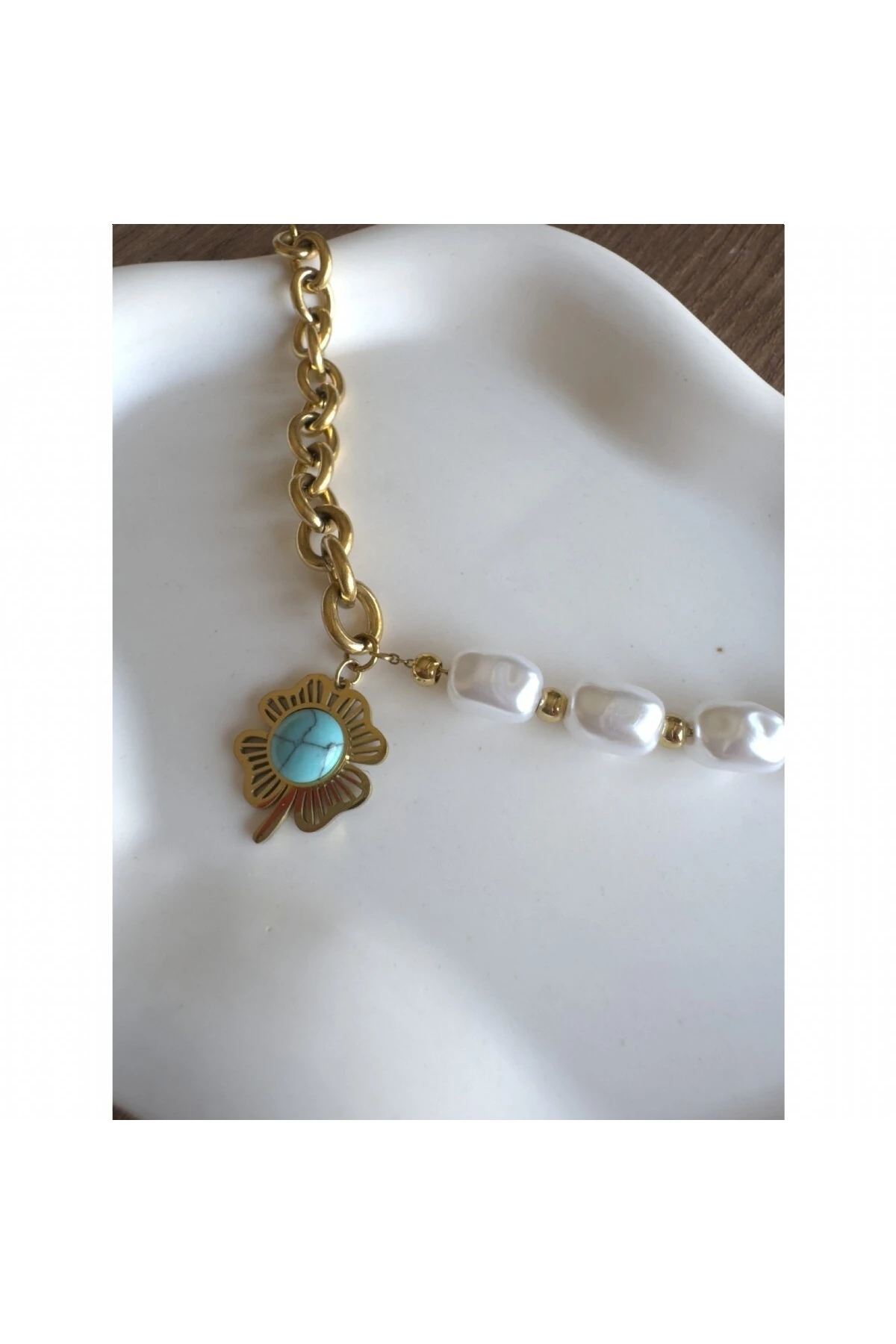 İnci ve Yonca Figürlü Firuze Taşlı Çelik Zincir Bileklik