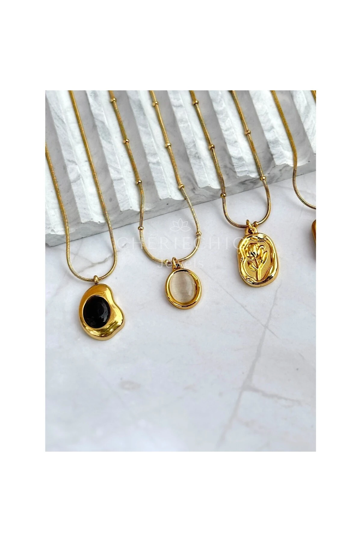 Asimetrik Gül Form Dorika Zincir Çelik Kolye