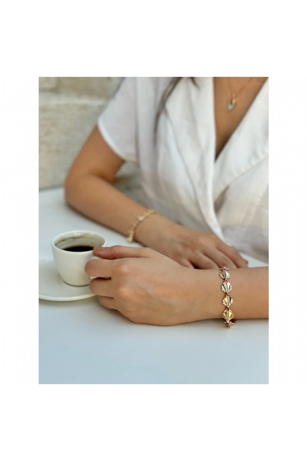 İstridye Figürlü Yakut ve Zirkon Taşlı Bileklik