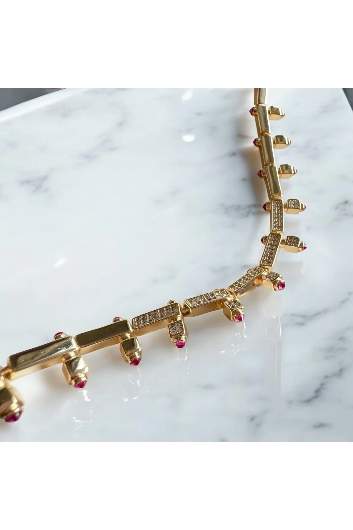 Yakut Kristal ve Baget Taşlı Sofistique L Bileklik