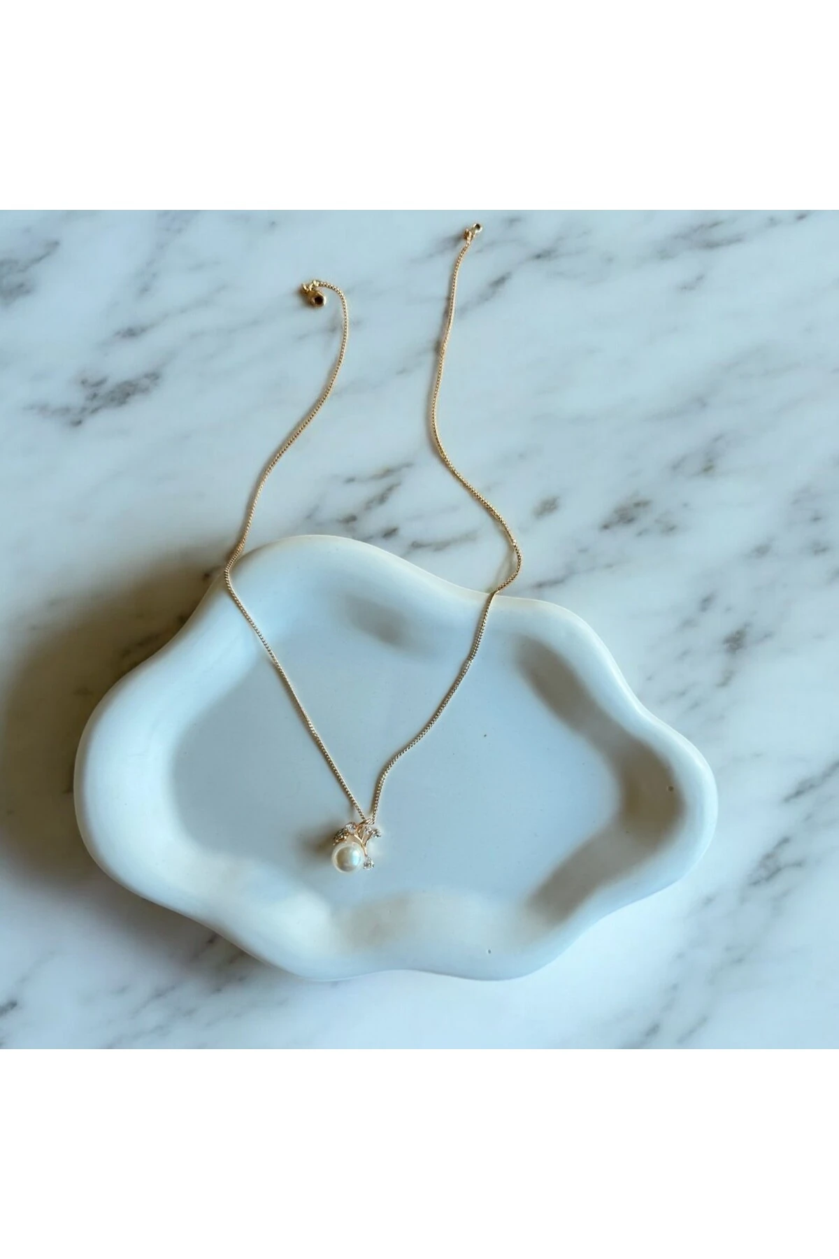 İnci ve Ağaç Dalları Detaylı Kristal ve Zirkon Taşlı Rose Kolye