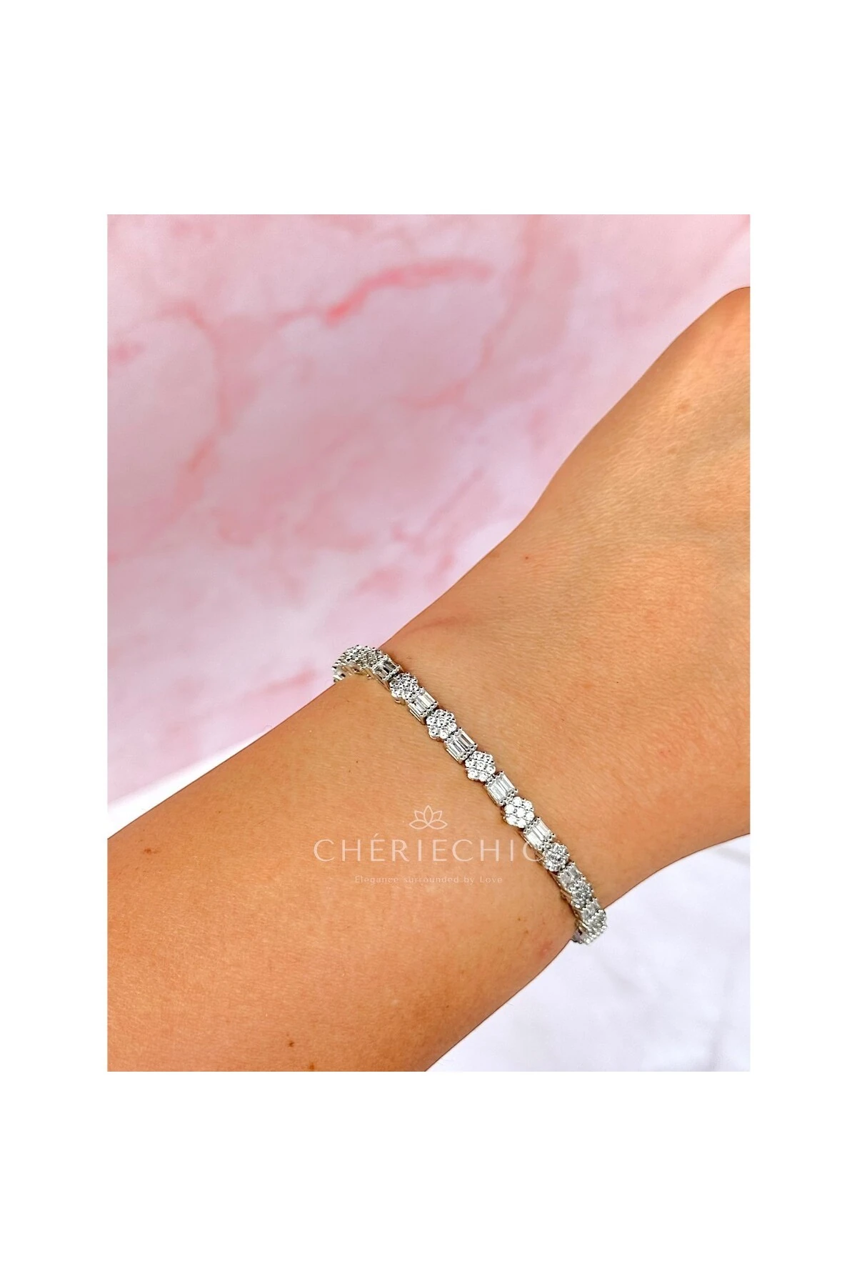 Çiçek ve Baget Taş Detaylı Çok Zarif Su Yolu Bileklik 14 Ayar Beyaz Altın Rengi