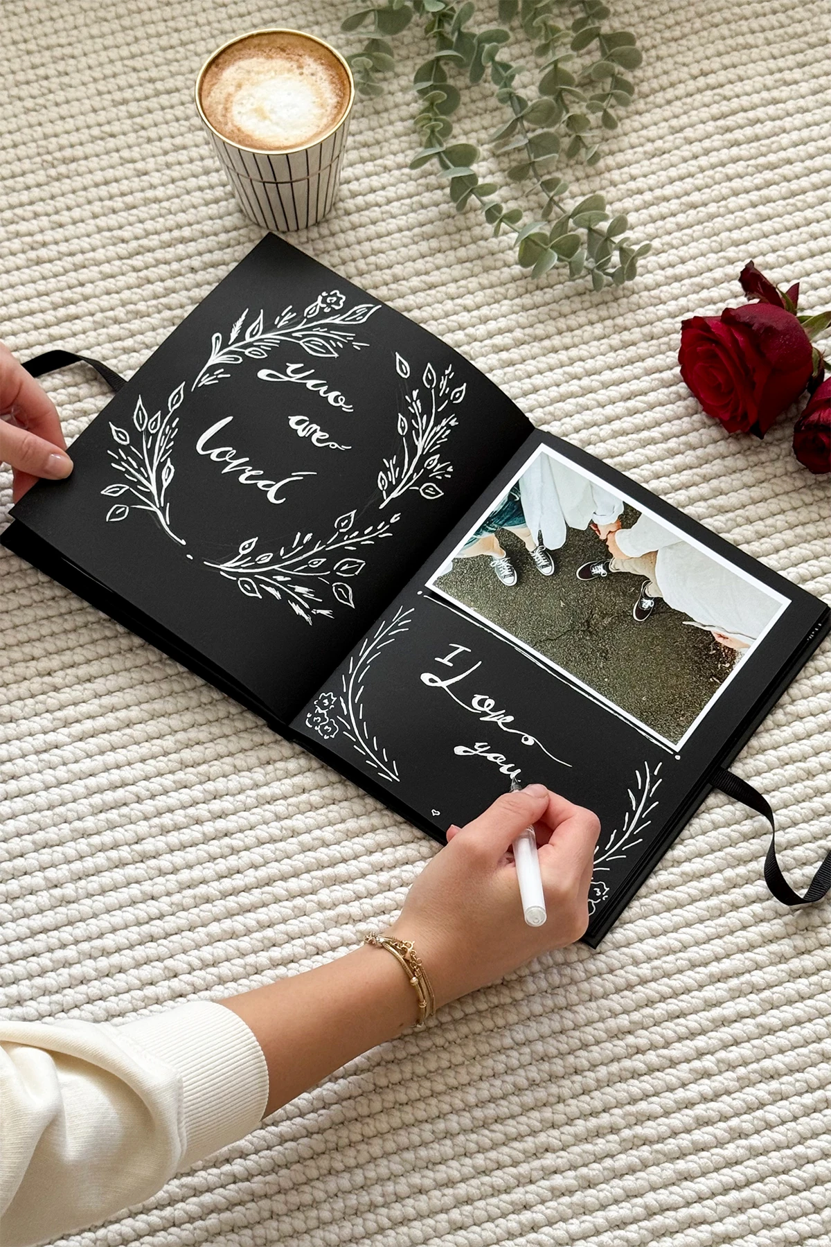 Siyah Yapraklı Anı Defteri Ve Beyaz Kalem - 72 Sayfa Fotoğraf Albümü - Kapağında Fotoğraf Çerçevesi