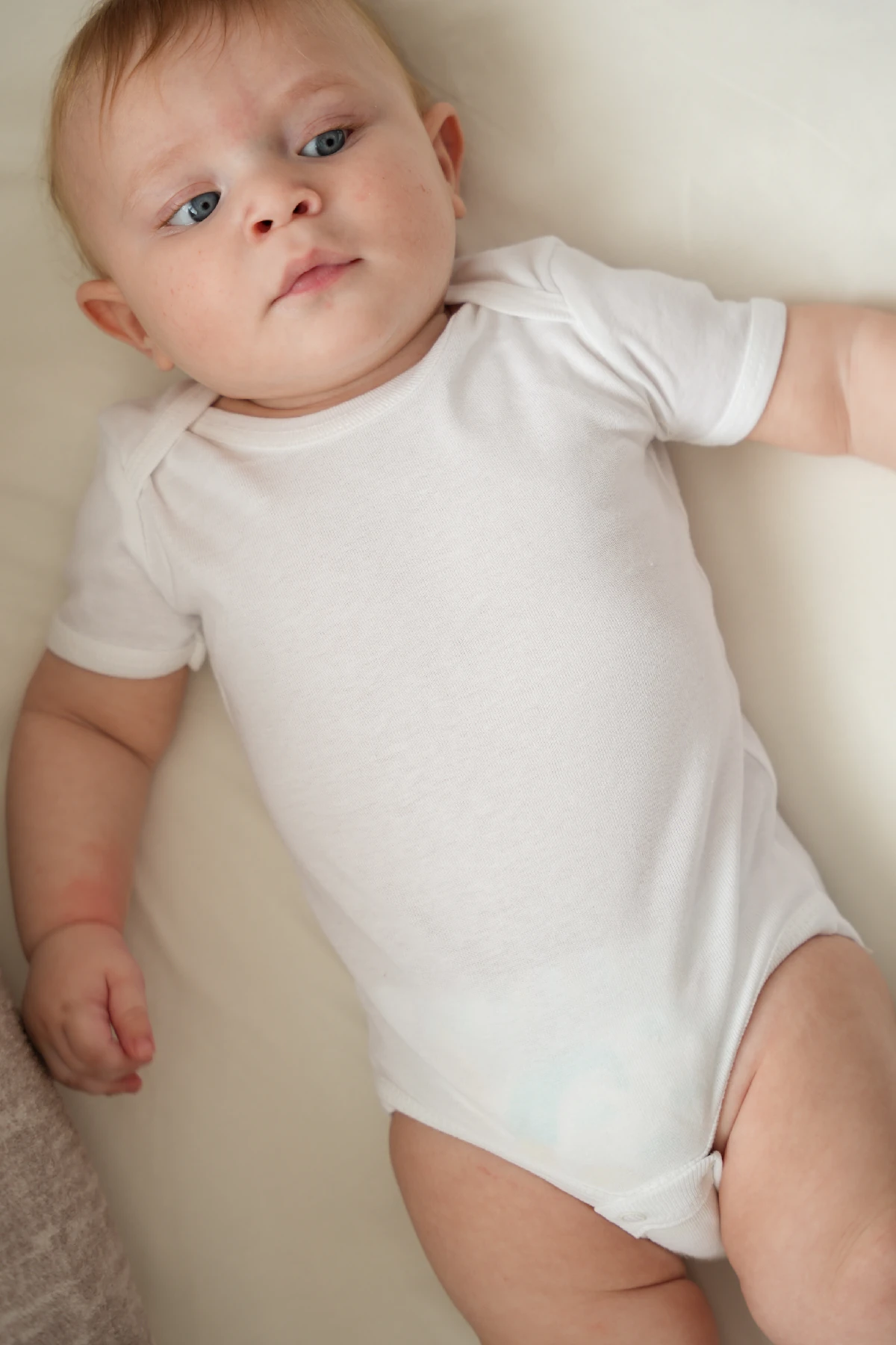 Minuche %100 Pamuk 8'li Bebek Body - Kısa Kollu ve Çıtçıtlı Beyaz Zıbın