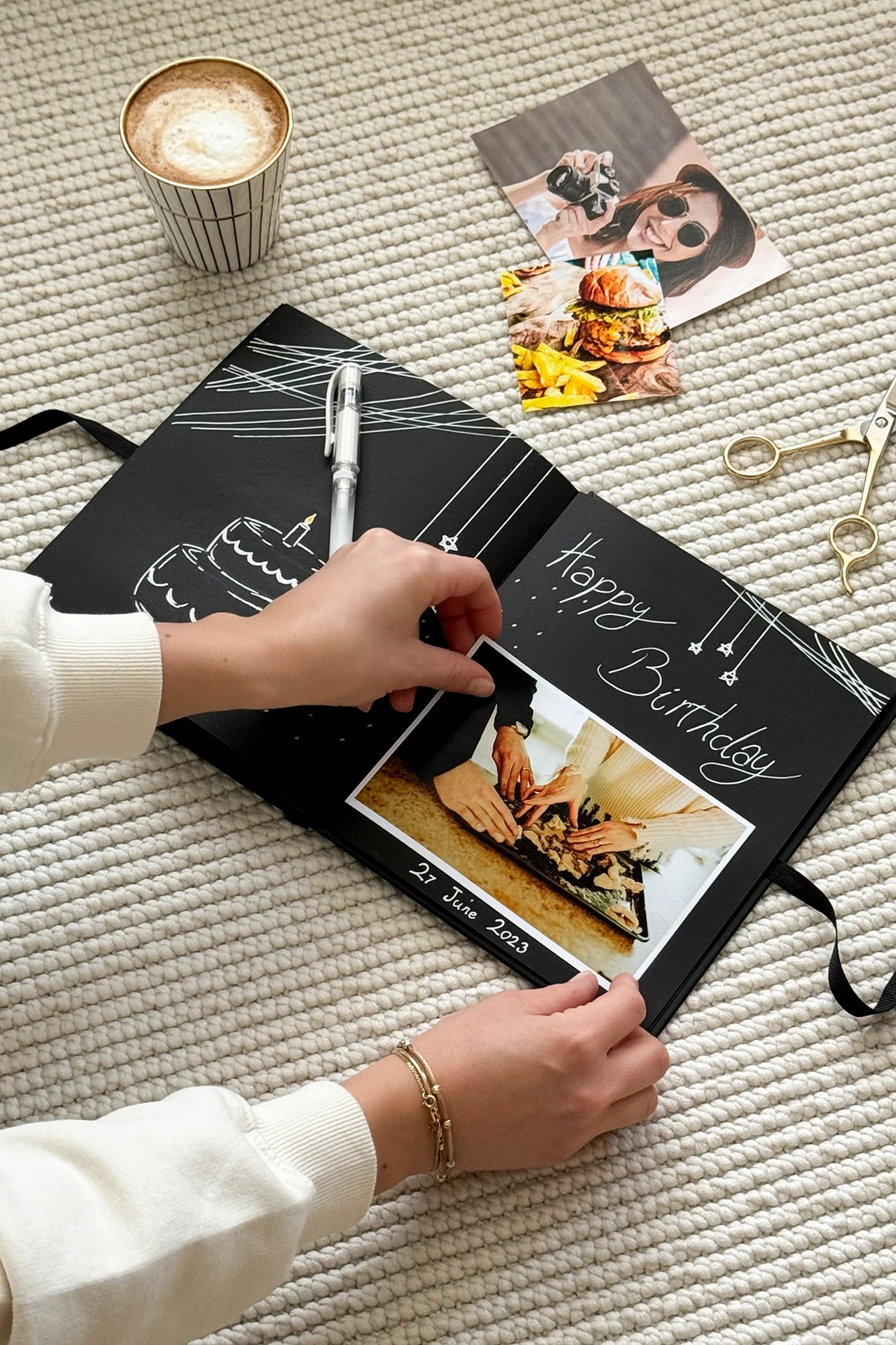 Siyah Yapraklı Anı Defteri Ve Beyaz Kalem - 72 Sayfa Fotoğraf Albümü - Kapağında Fotoğraf Çerçevesi