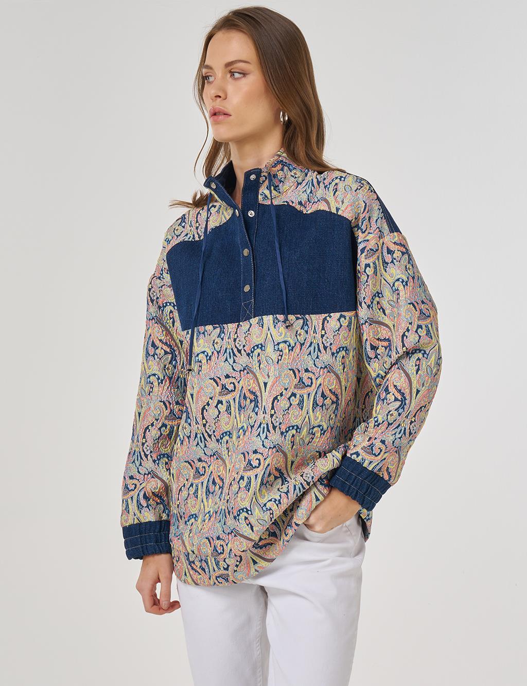 Dik Yaka Jakarlı Sweatshirt