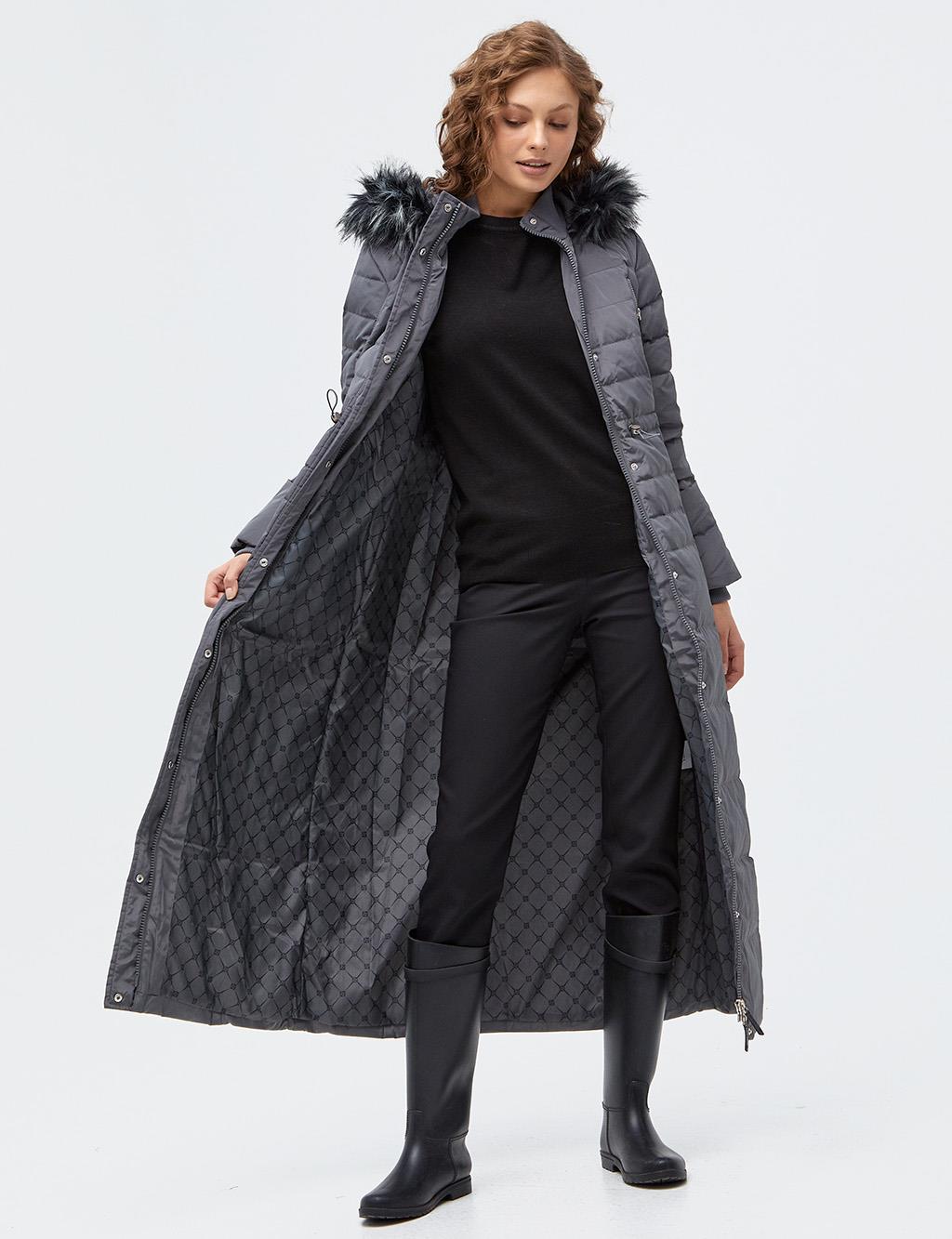 Kürklü Kapüşonlu Kaz Tüyü Mont 