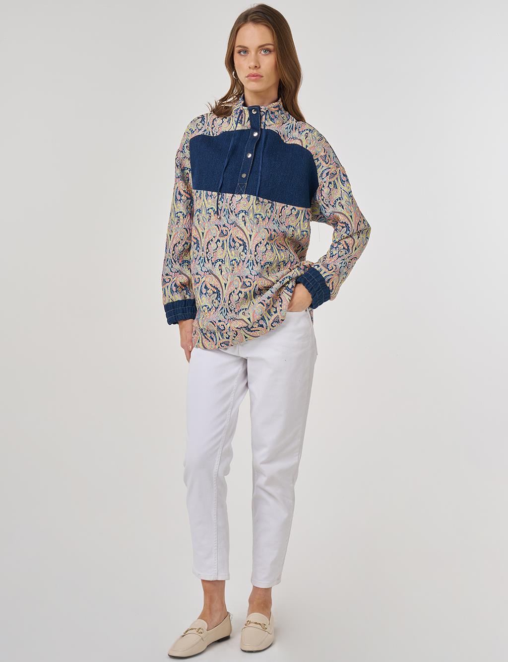 Dik Yaka Jakarlı Sweatshirt