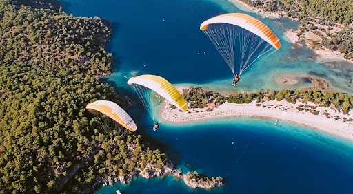 ☀️ Fethiye’de Restoran, Otel, Beach Club ve Kafeler Neden Kabel Evaporatif Soğutucu Kullanmalı?