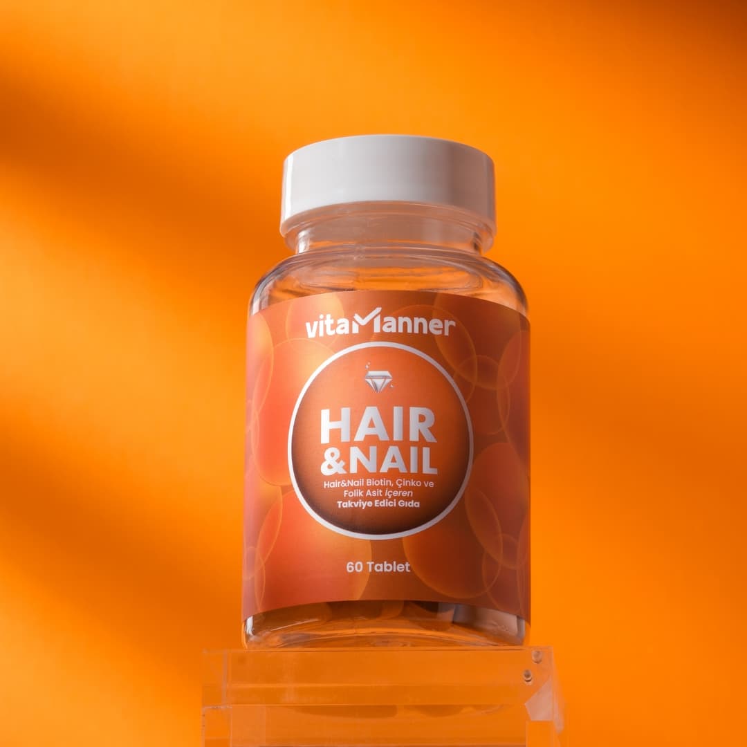 Hair & Nail şişeleri turuncu zeminde