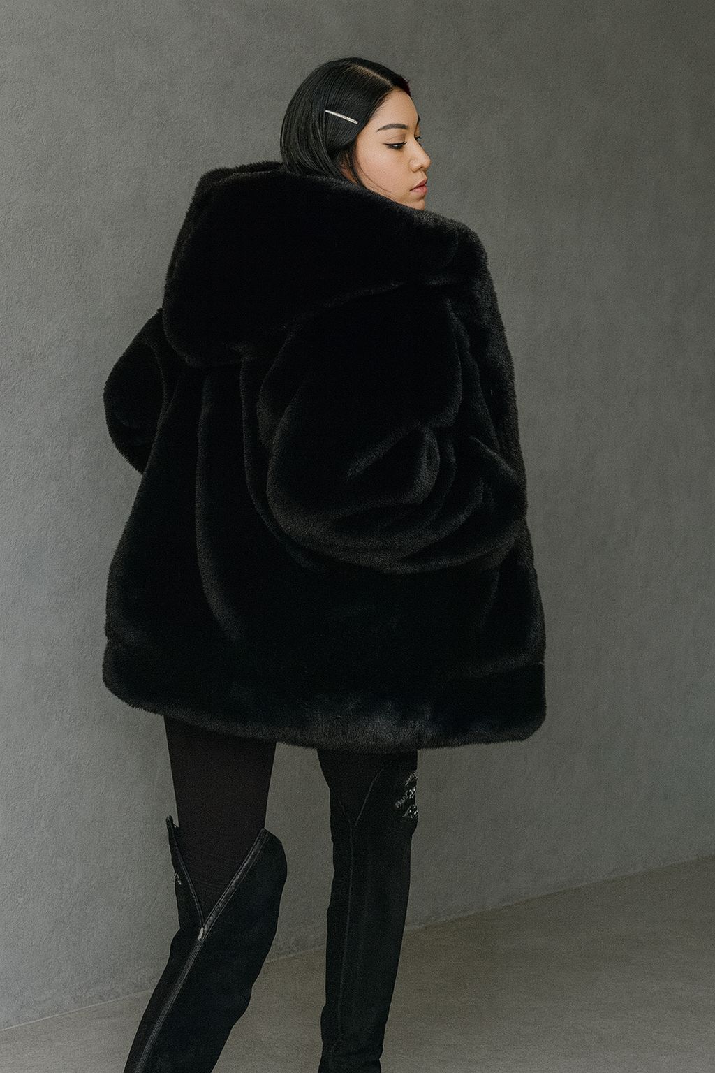 İTHAL LOLİTA KUMAŞ TASARIM İÇİ ASTARLI KAPŞONLU KÜRK