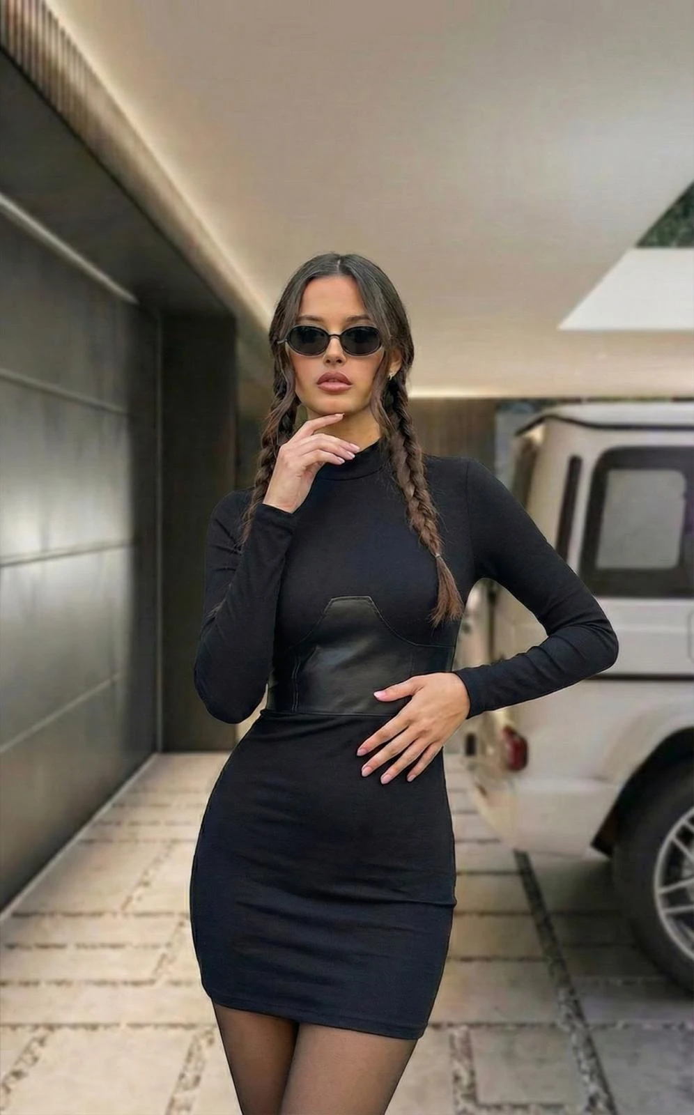 Deri korse görünümlü toparlayıcı mini elbise