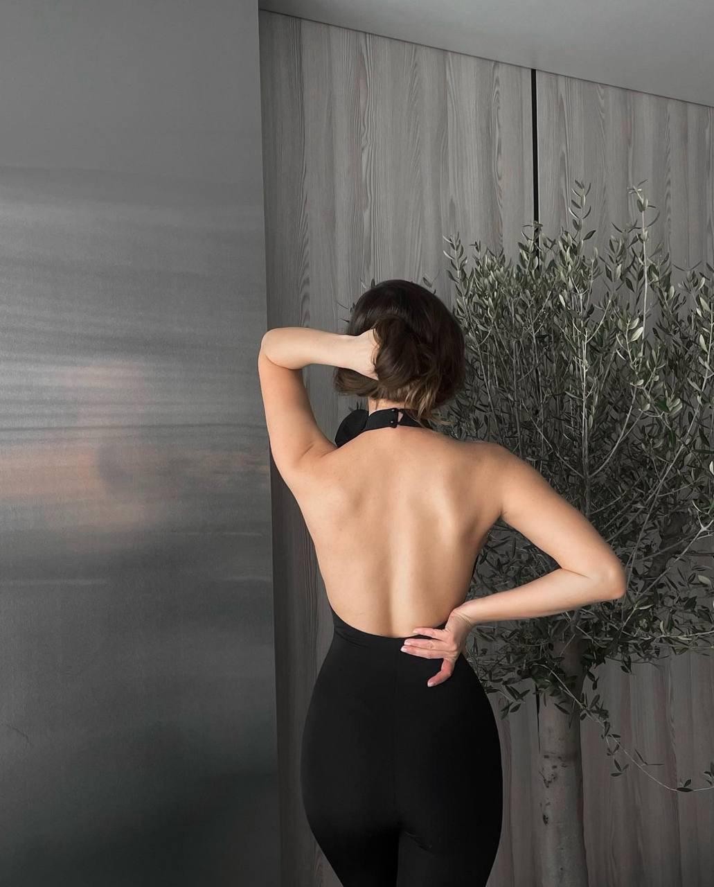 Gül aksesuarlı toparlayıcı tulum