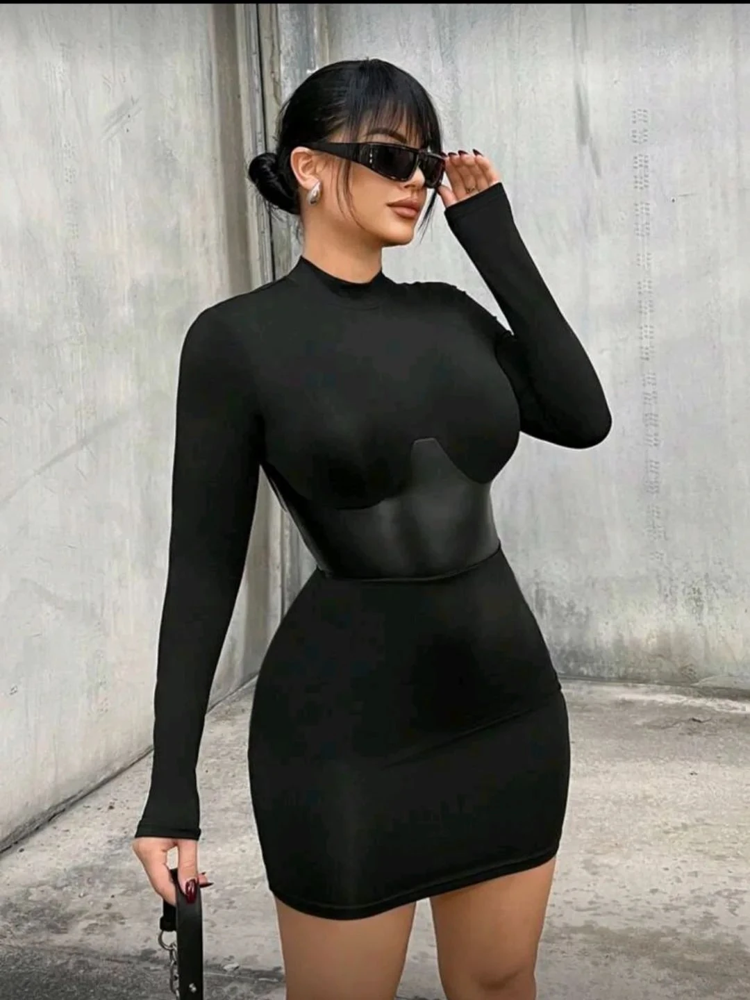 Deri korse görünümlü toparlayıcı mini elbise