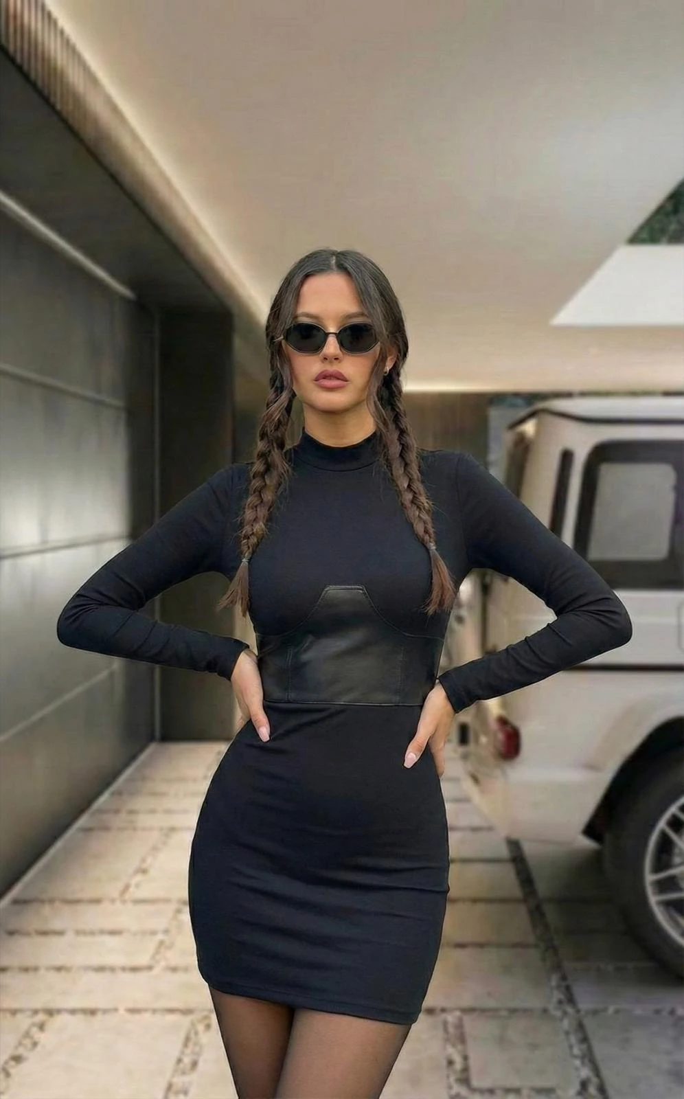 Deri korse görünümlü toparlayıcı mini elbise