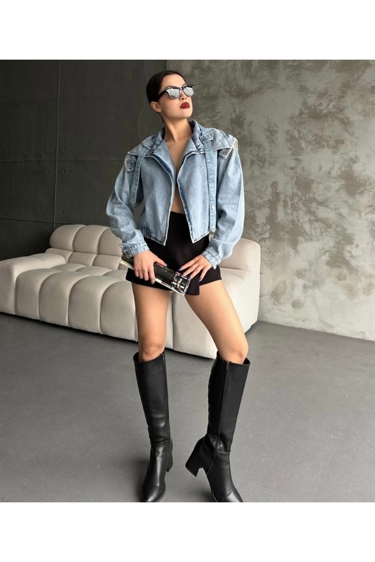 Kadın Vatka Zincir Detay Kısa Kot Ceket (Denim)