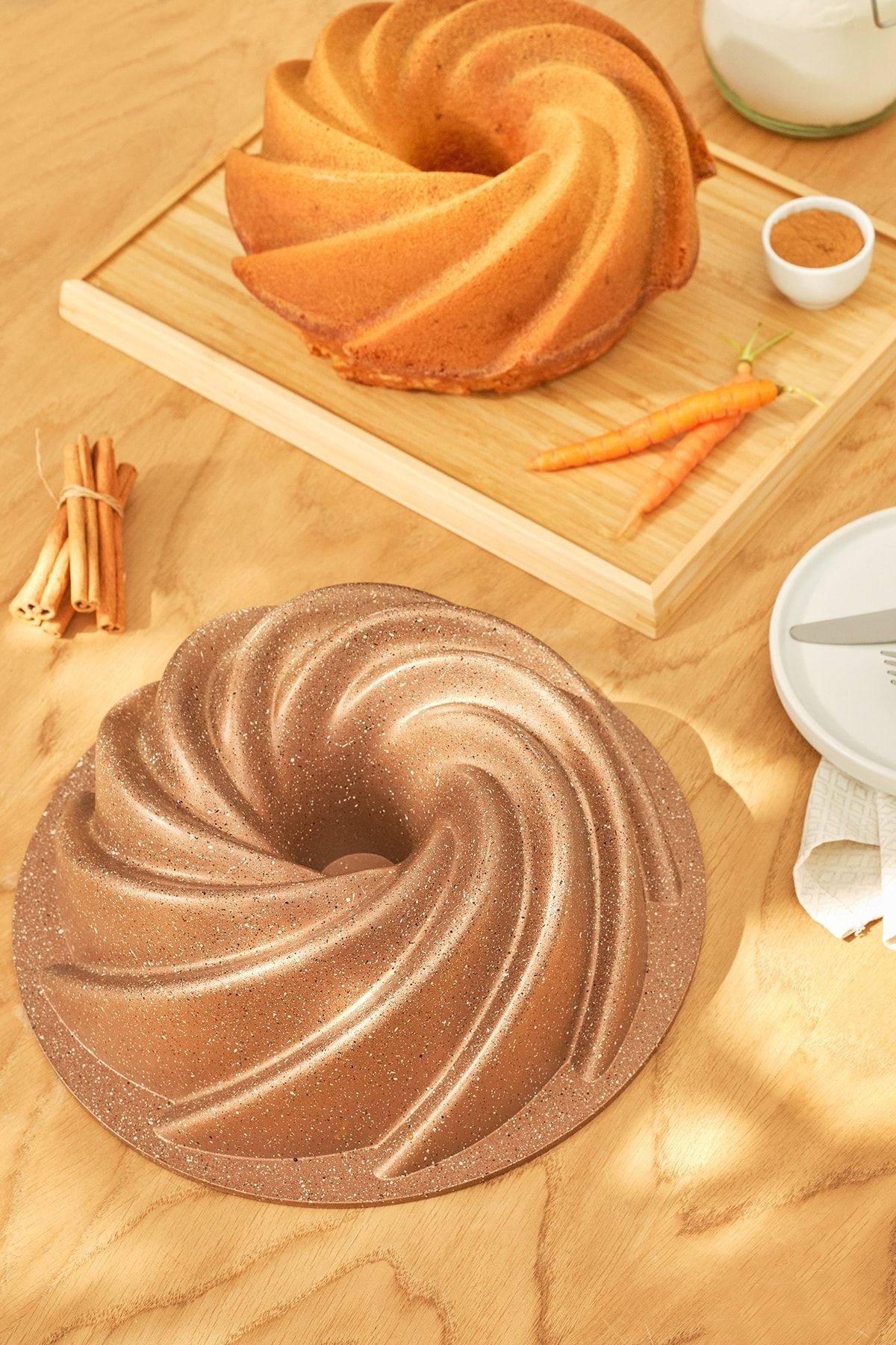 Girift Golden Pink Döküm Kek Kalıbı 25 Cm