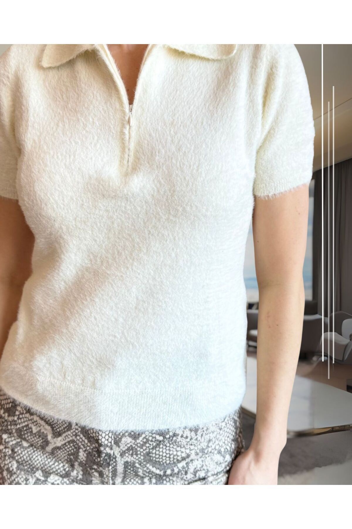 Fermuarlı Ekru Peluş Bluz Triko