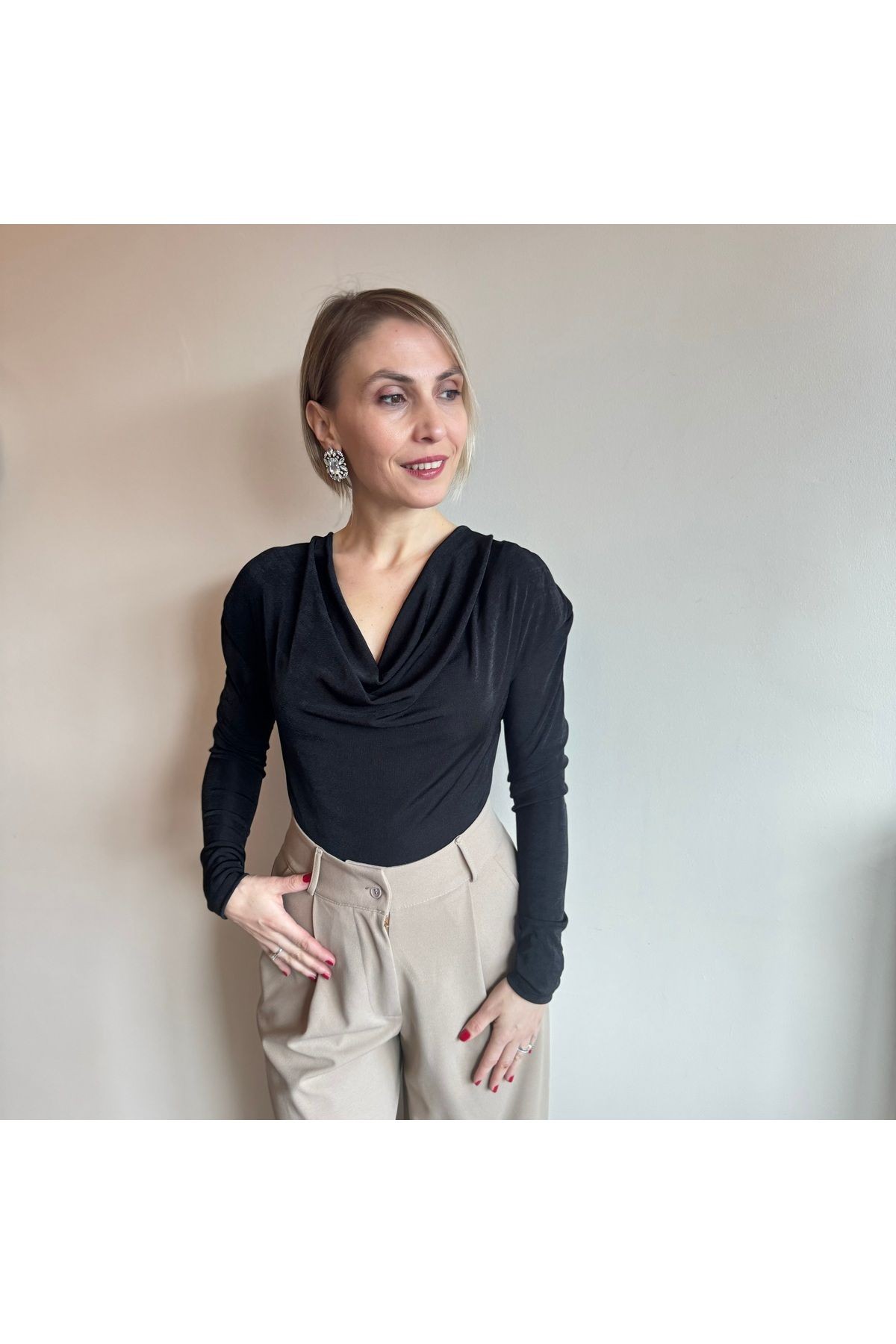 Siyah Degaje Yaka Vatkalı Bluz Zıbın