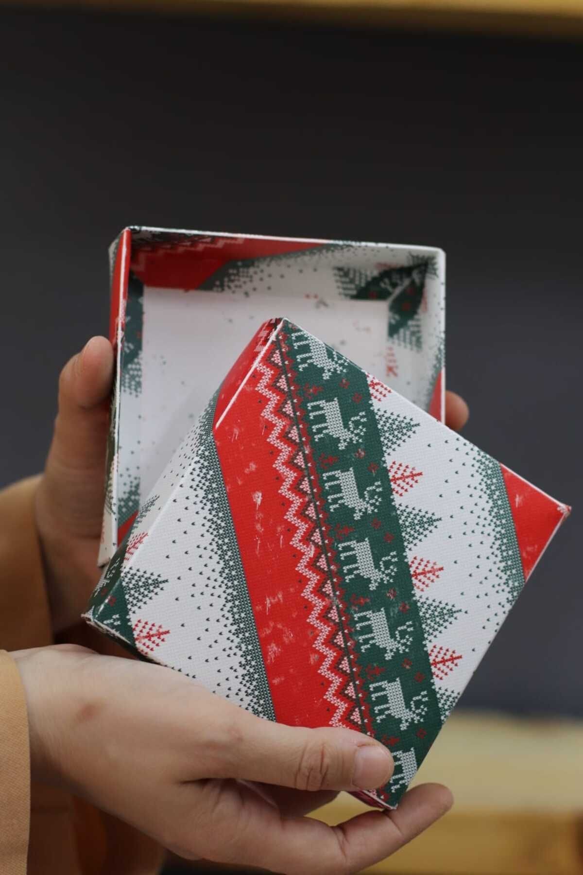 Hediye Kutusu Yılbaşı Konsept Kutu Kapaklı 12x12x2.5 Ölçü 1 Adet