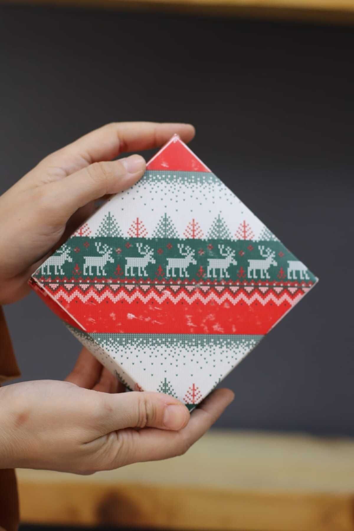 Hediye Kutusu Yılbaşı Konsept Kutu Kapaklı 12x12x2.5 Ölçü 1 Adet