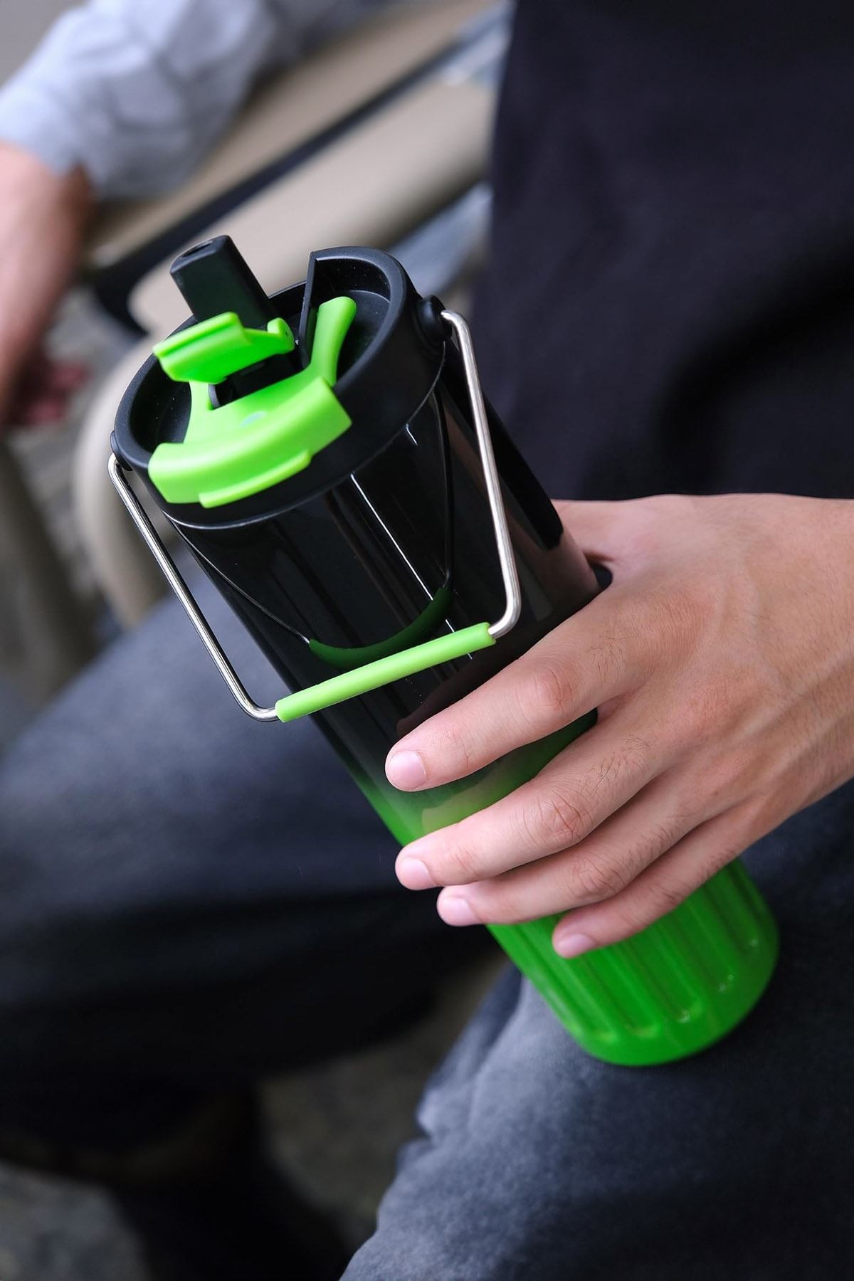 316 L Çelik 800 ml Yeşil Siyah Pipetli El Termos Mug cin858ys