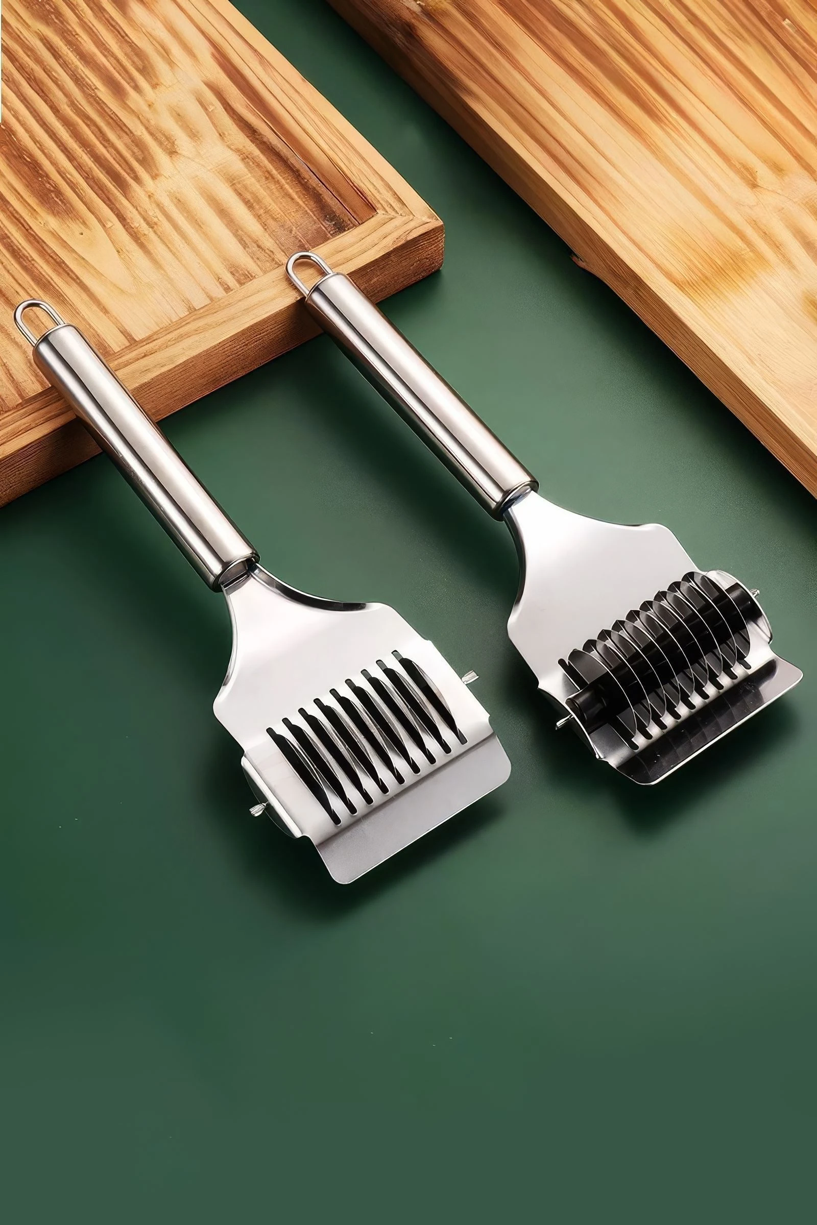 Çelik De Folu Manuel 9 Tekerlekli Erişte ve Makarna Hamur Kesme Ruleti cin786-d