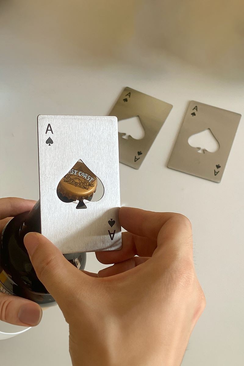 Paslanmaz Çelik Cüzdanda Taşınabilir Gri Maça As Şişe Açacağı cin655gr