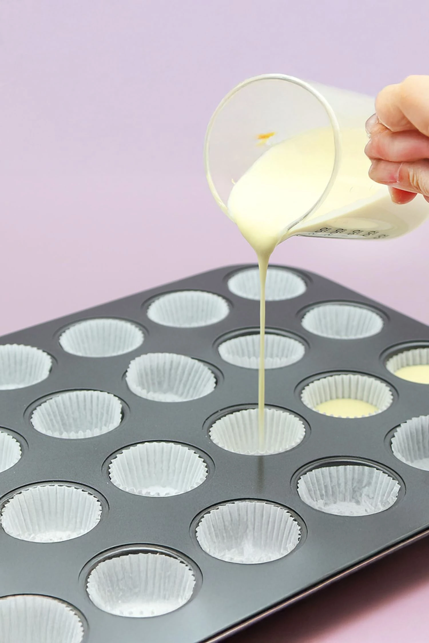 Karbon Çelik 24 lü Muffin Cupcake Kek Pişirme Kalıbı cin801sy