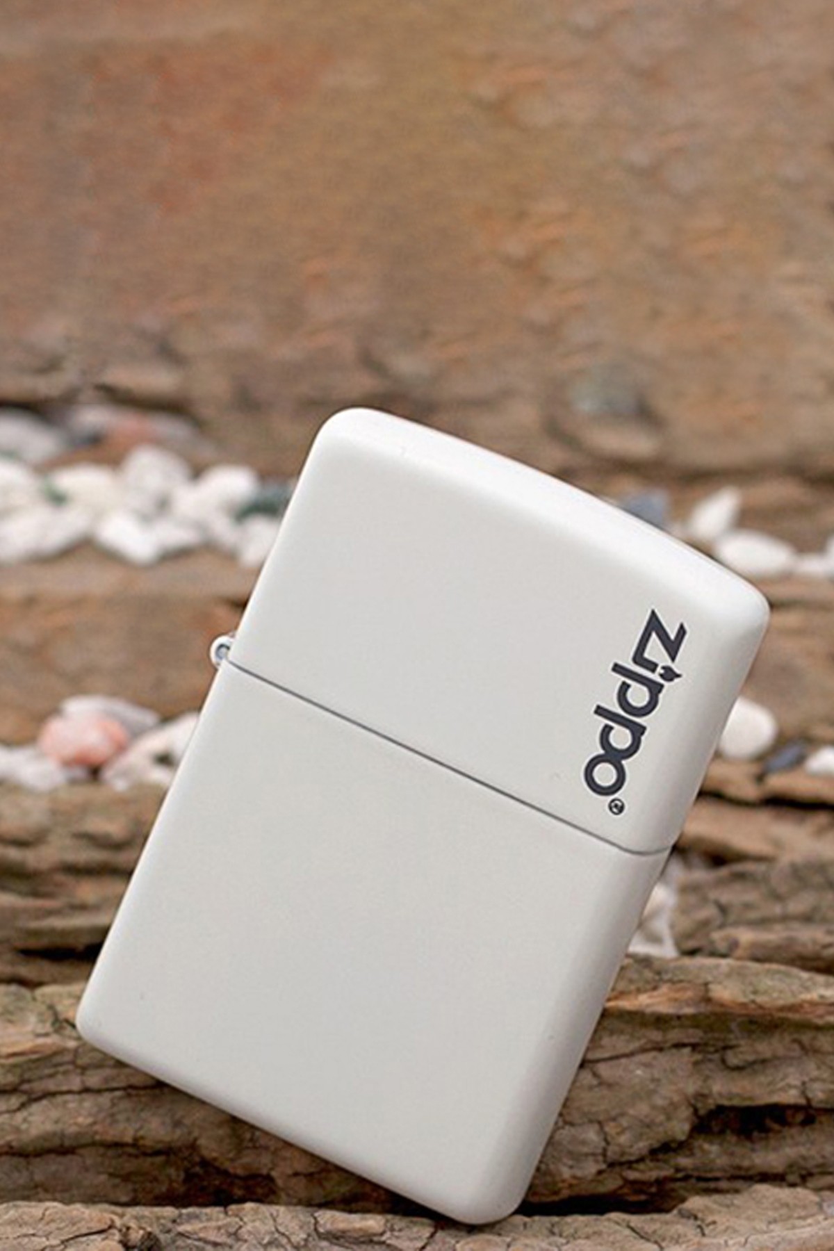 Zippo Çakmak White Beyaz Zippo Logo 214zl-000022