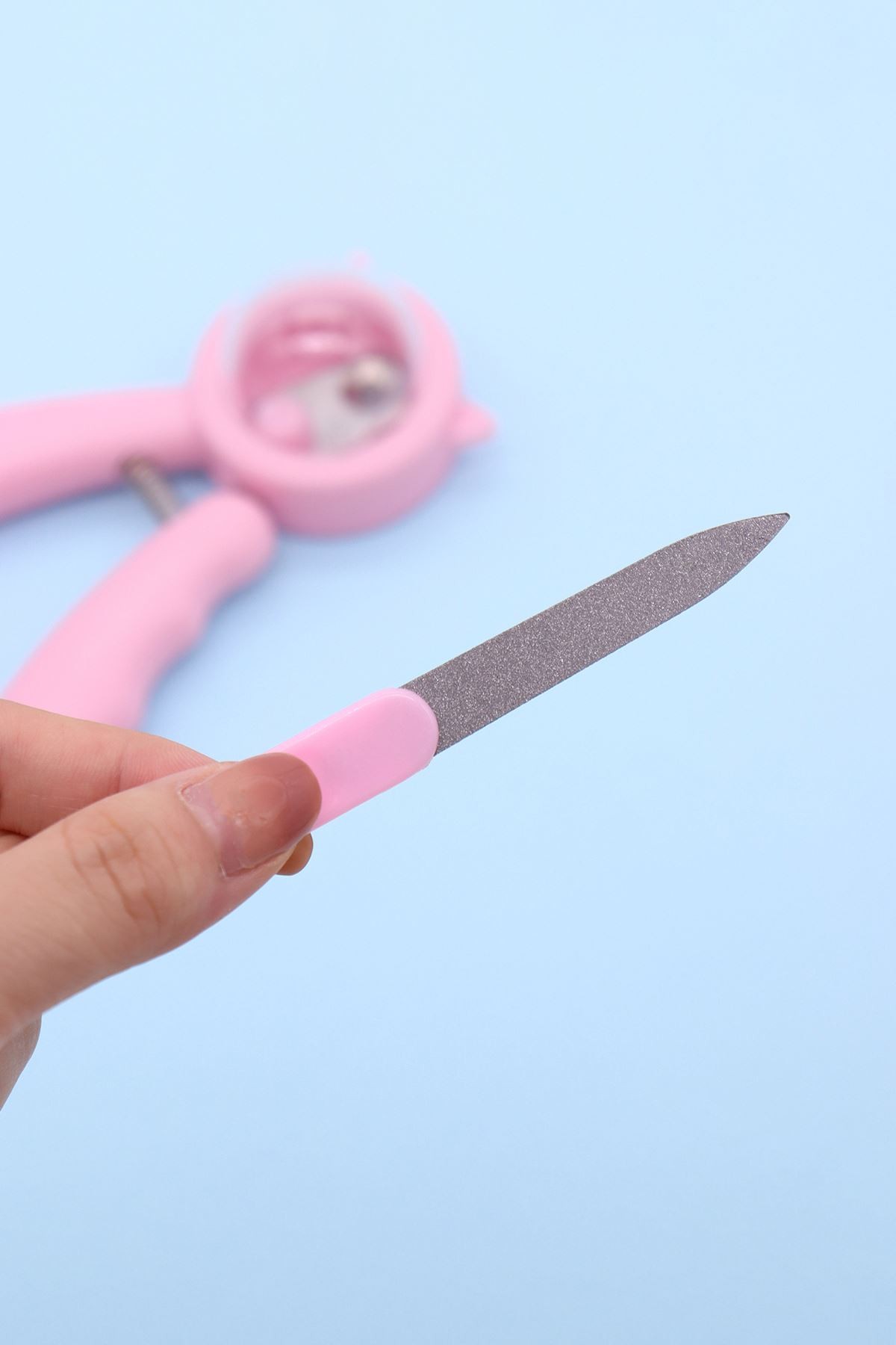 Çelik Pembe Emniyetli Hazneli Kedi Tırnak Makası ve Törpü Set cin823pm