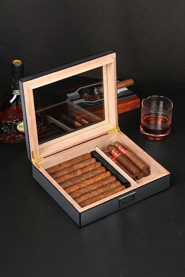 Falconetti Karbon Fiber Siyah Camlı Kısa Humidor Puro Kutusu rc38