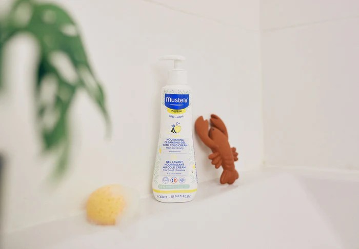 Mustela Cold Cream Ve Organik Balmumu Içeren Besleyici Bebek Şampuanı 300 Ml