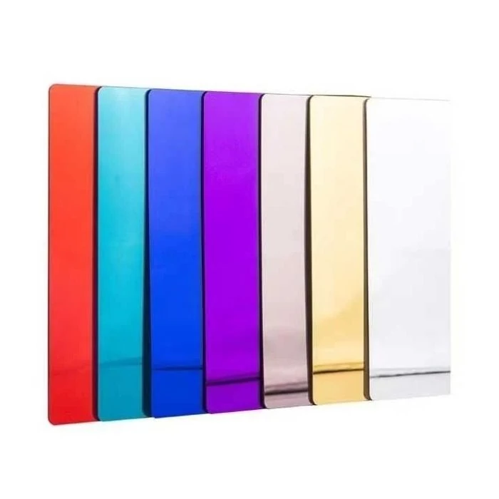 Miroir en plexiglas et feuille acrylique