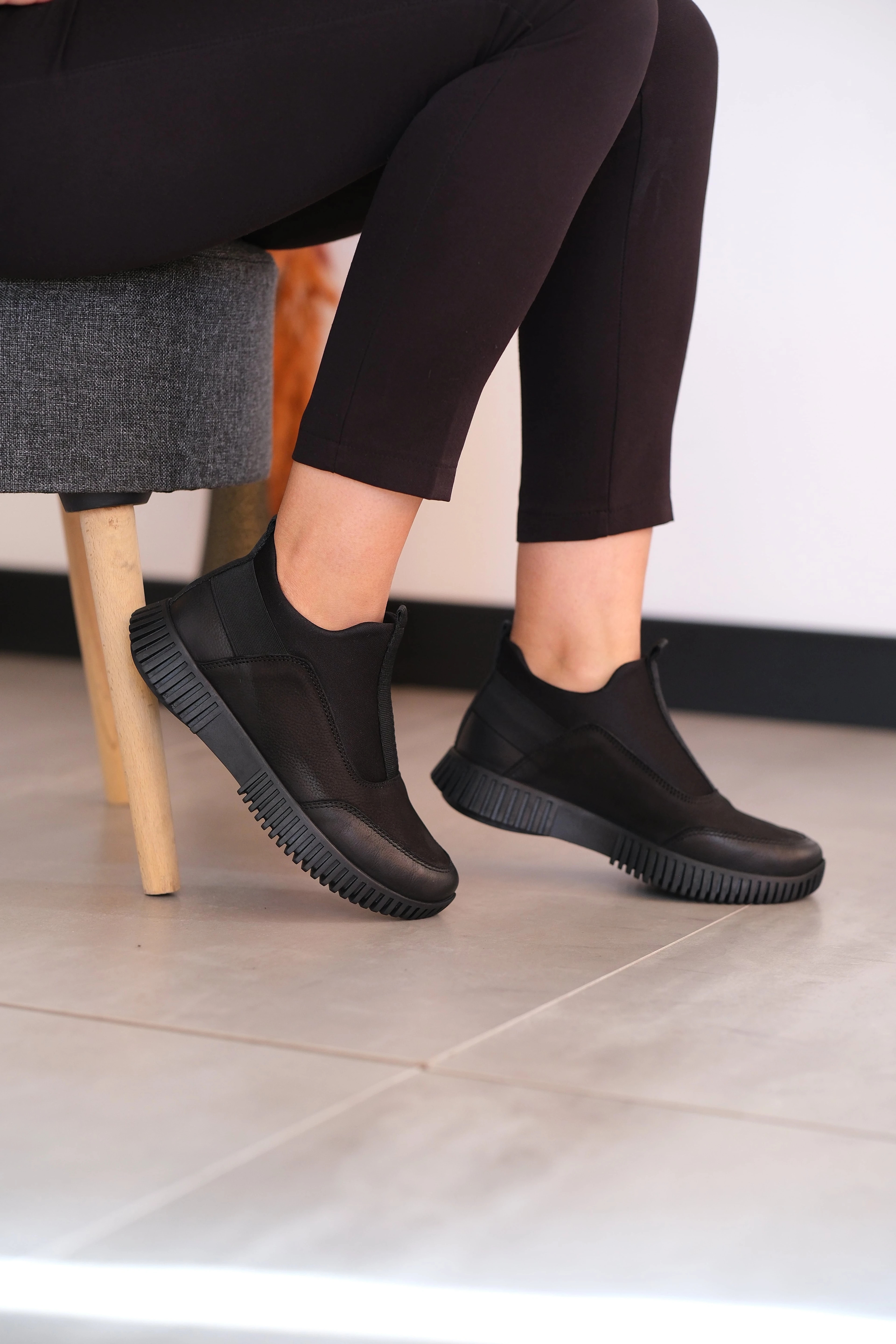 Cooliza 40101 Hakiki Deri Termo Taban Günlük Rahat Kadın Kalın Tabanlı Bot Ayakkabı - Nubuk Siyah