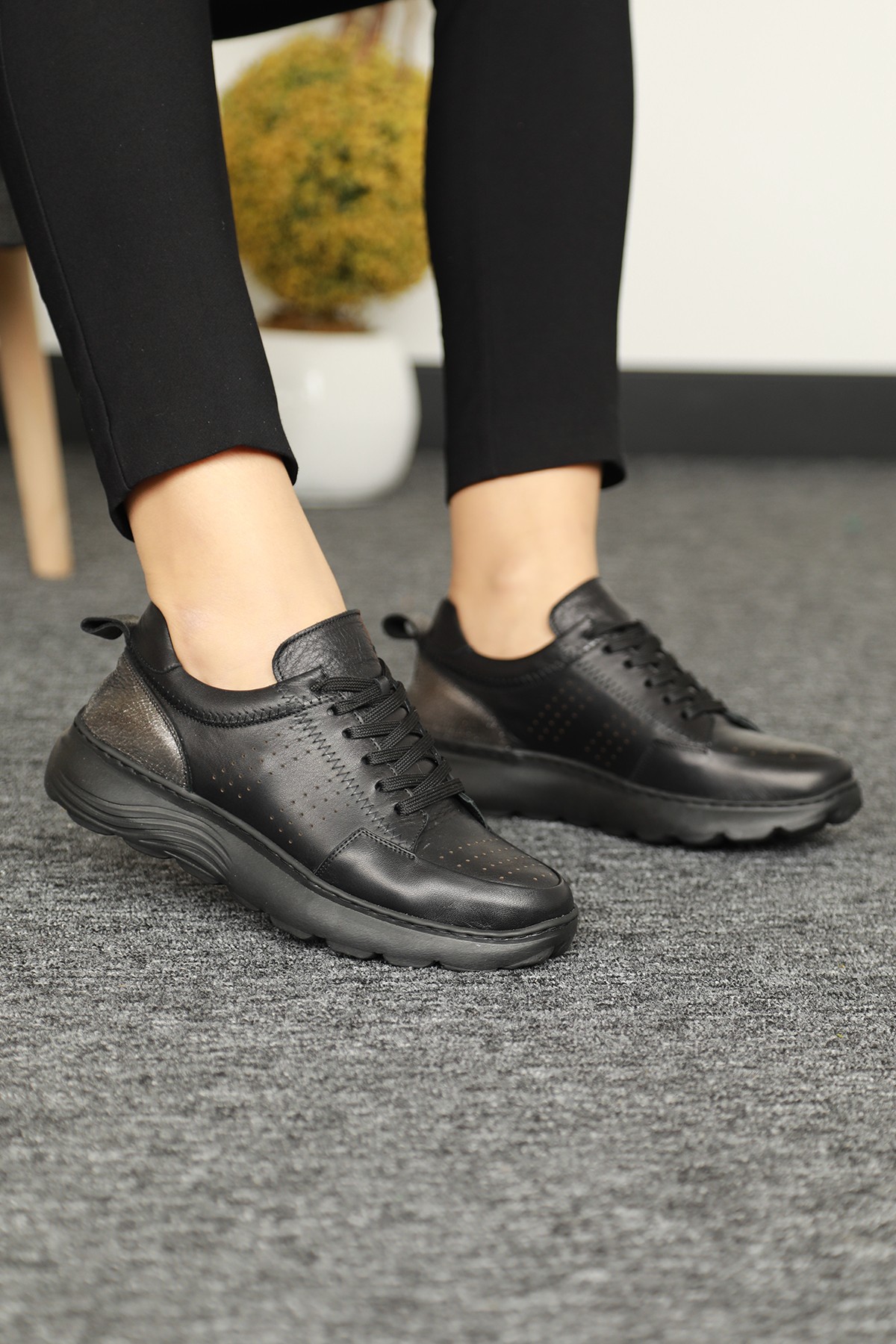 Cooliza Hakiki Deri Renkli Bağcıklı Günlük Rahat Kadın Yürüyüş Spor Ayakkabı - Siyah