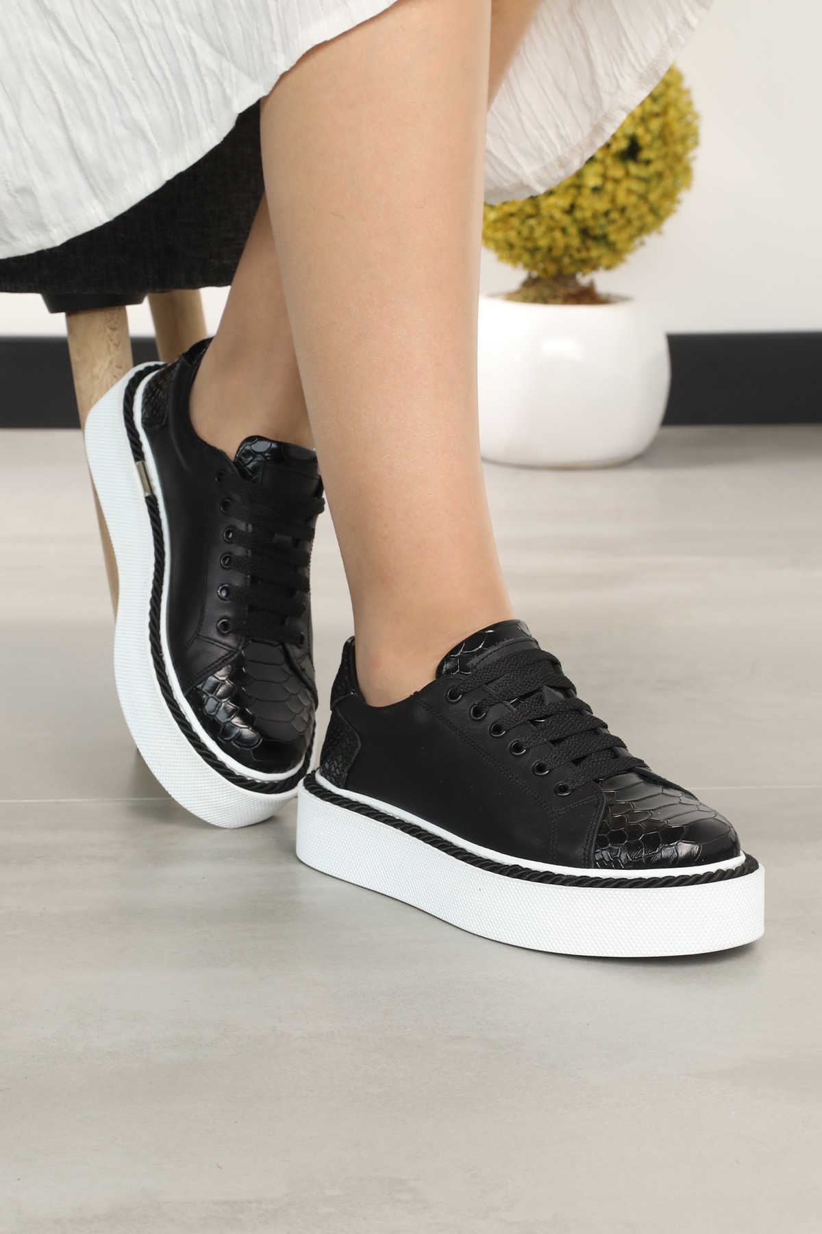 Cooliza Hakiki Deri Sneaker Yüksek Taban Rahat Günlük Kadın Spor Ayakkabı  - Siyah