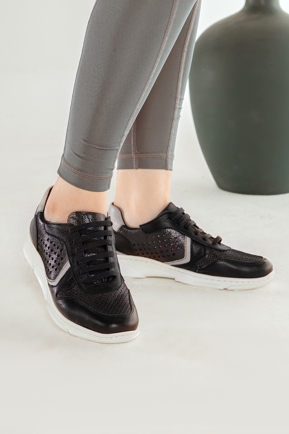 Cooliza Hakiki Deri Bağcıklı Günlük Rahat Kadın Yürüyüş Spor Ayakkabı - Siyah