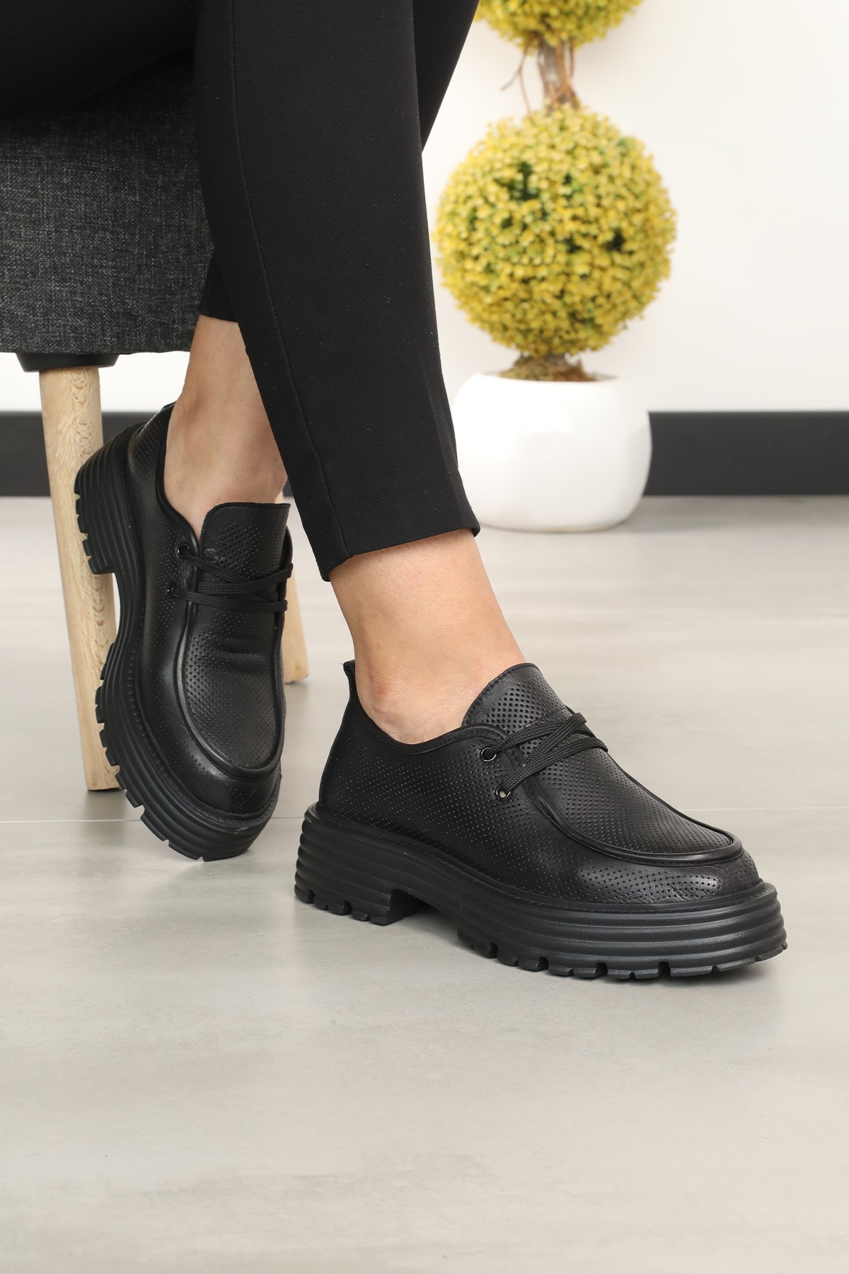 Cooliza Hakiki Deri Bağcıklı Baskılı Rahat Kadın Günlük Casual Ayakkabı - Siyah