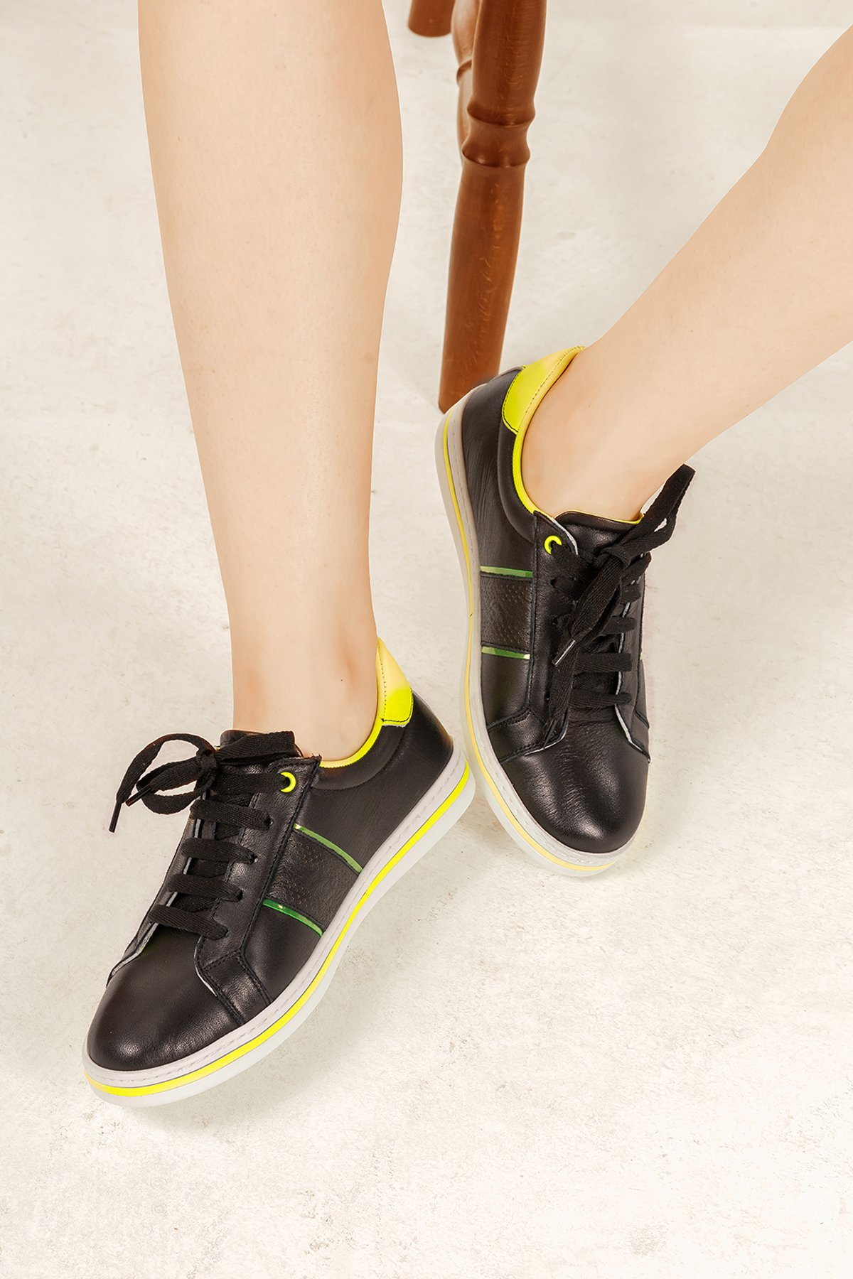 Cooliza Hakiki Deri Bağcıklı Renkli Rahat Kadın Günlük Yürüyüş Spor Ayakkabı - Siyah-Neon Sarı