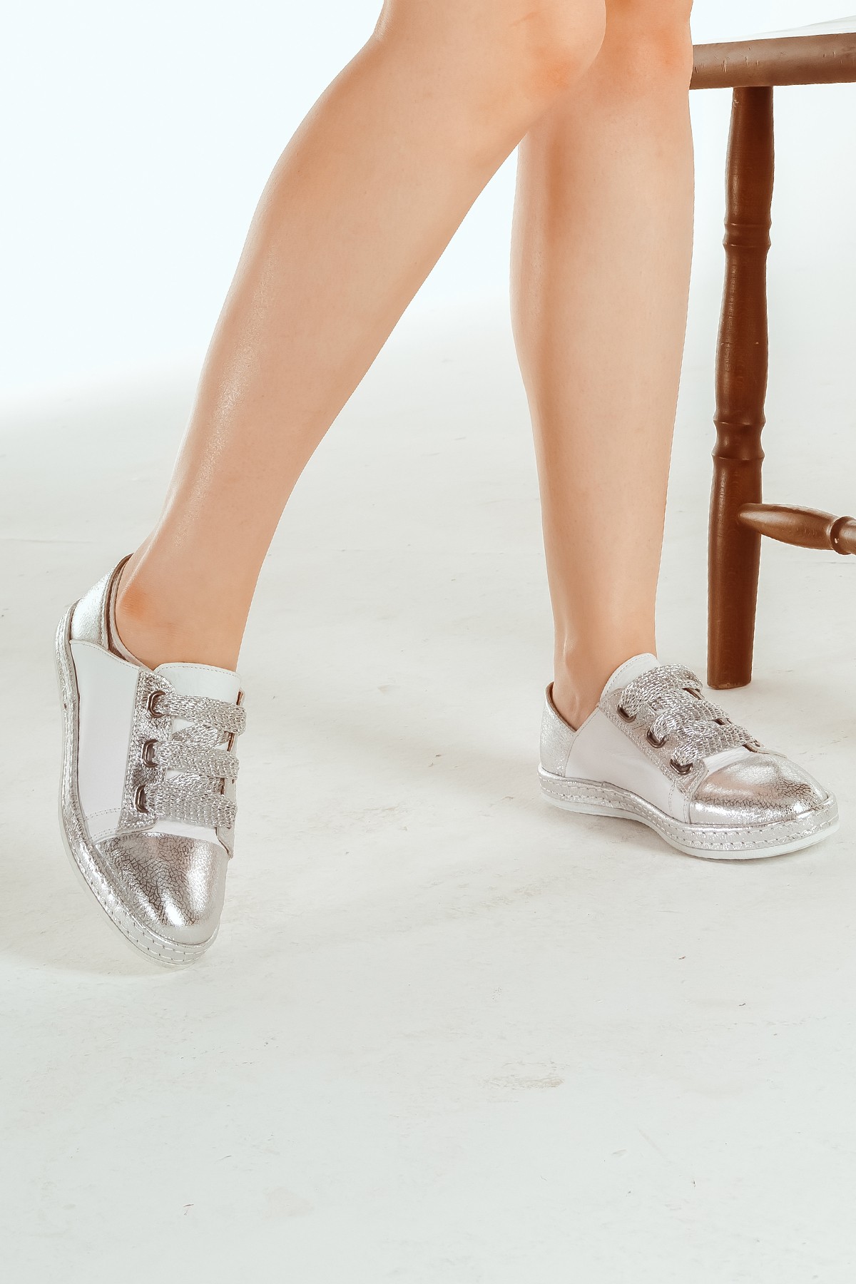 Cooliza Hakiki Deri Bağcıklı Pırlanta Çelik Detaylı Günlük Rahat Kadın Casual Ayakkabı - Beyaz