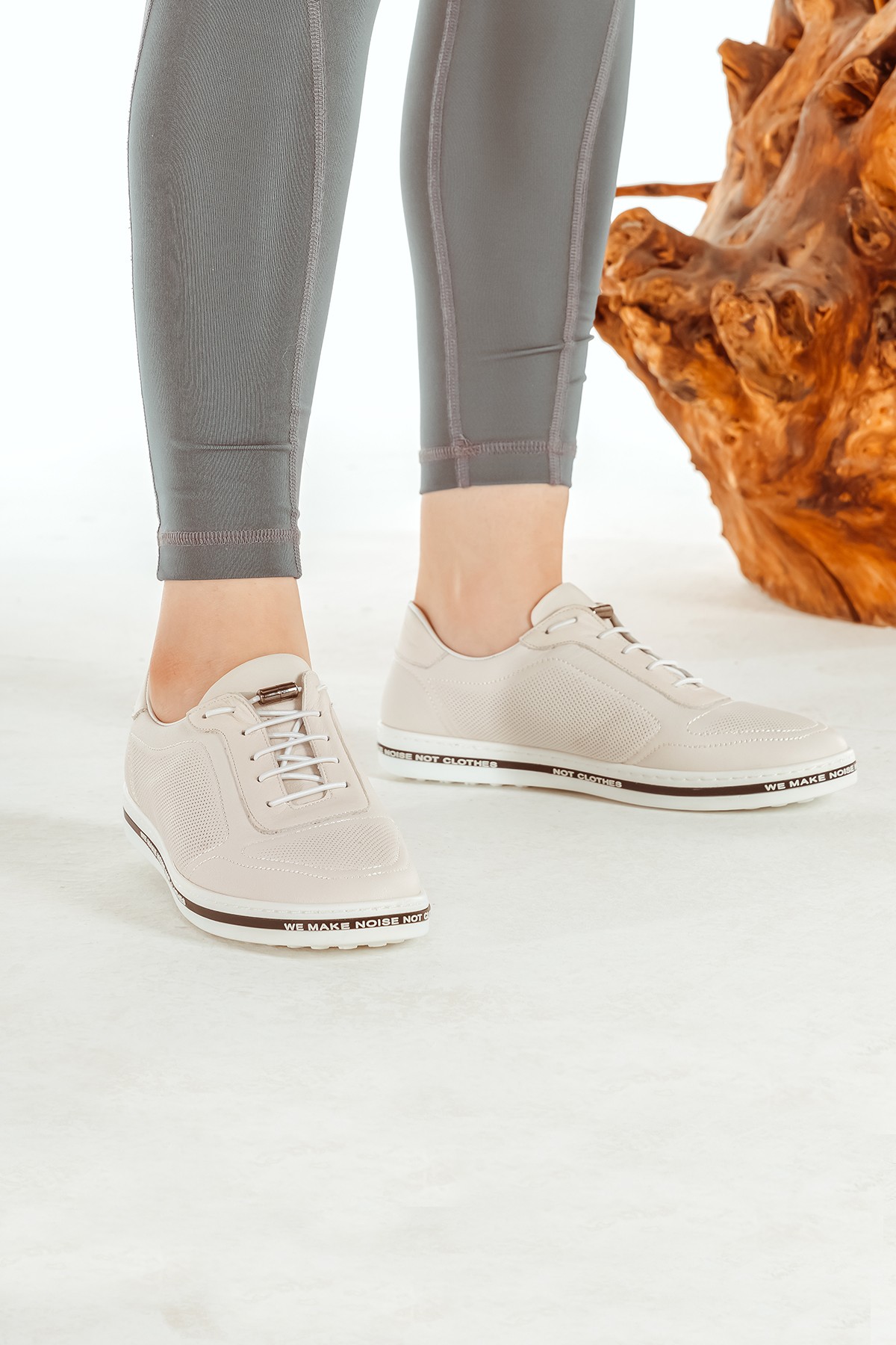 Cooliza Hakiki Deri Lastik Bağcıklı Tabanı Yazı Detaylı Rahat Kadın Günlük Casual Ayakkabı - Kırık Beyaz