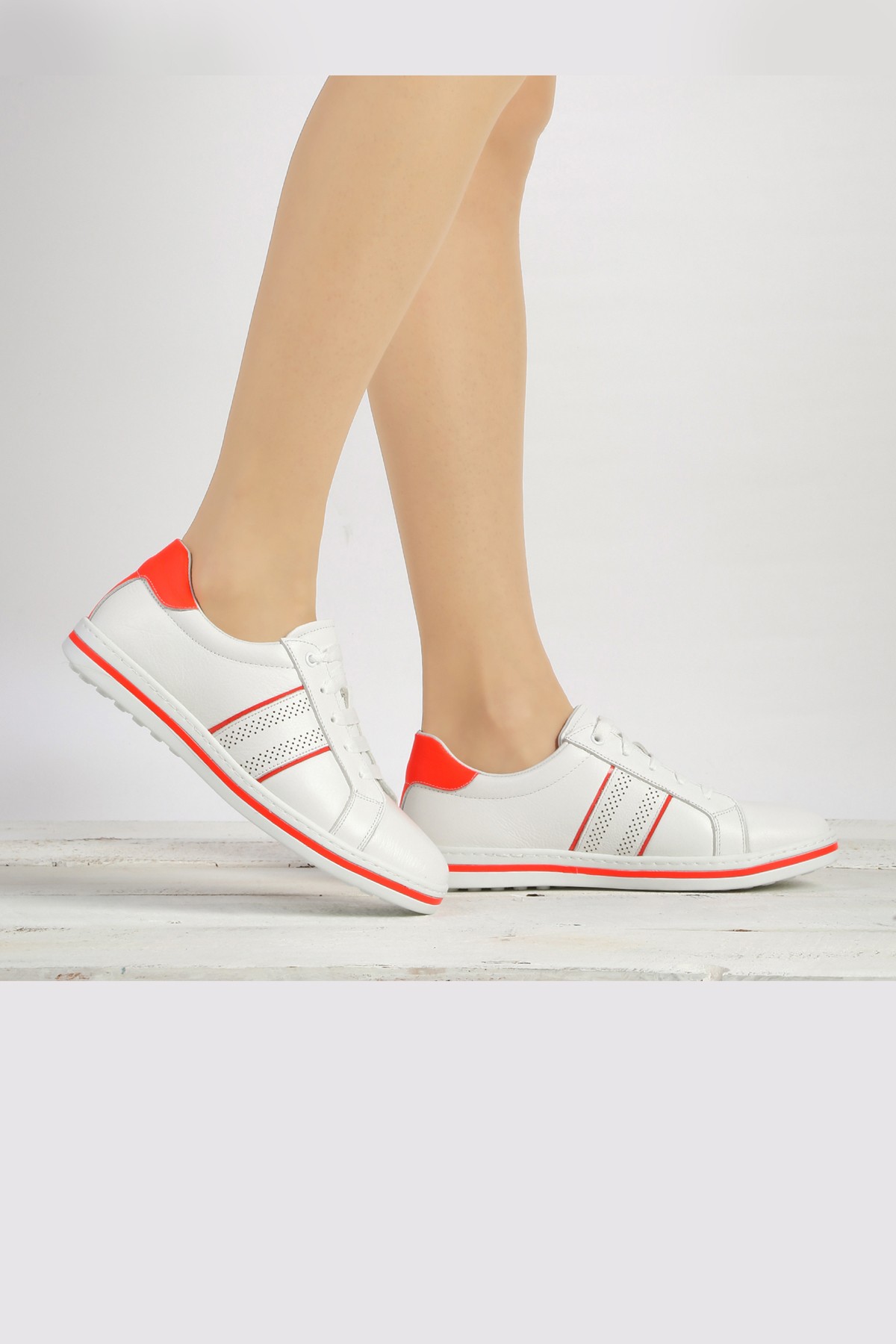 Cooliza Hakiki Deri Bağcıklı Renkli Rahat Kadın Günlük Yürüyüş Spor Ayakkabı - Beyaz-Neon Kırmızı