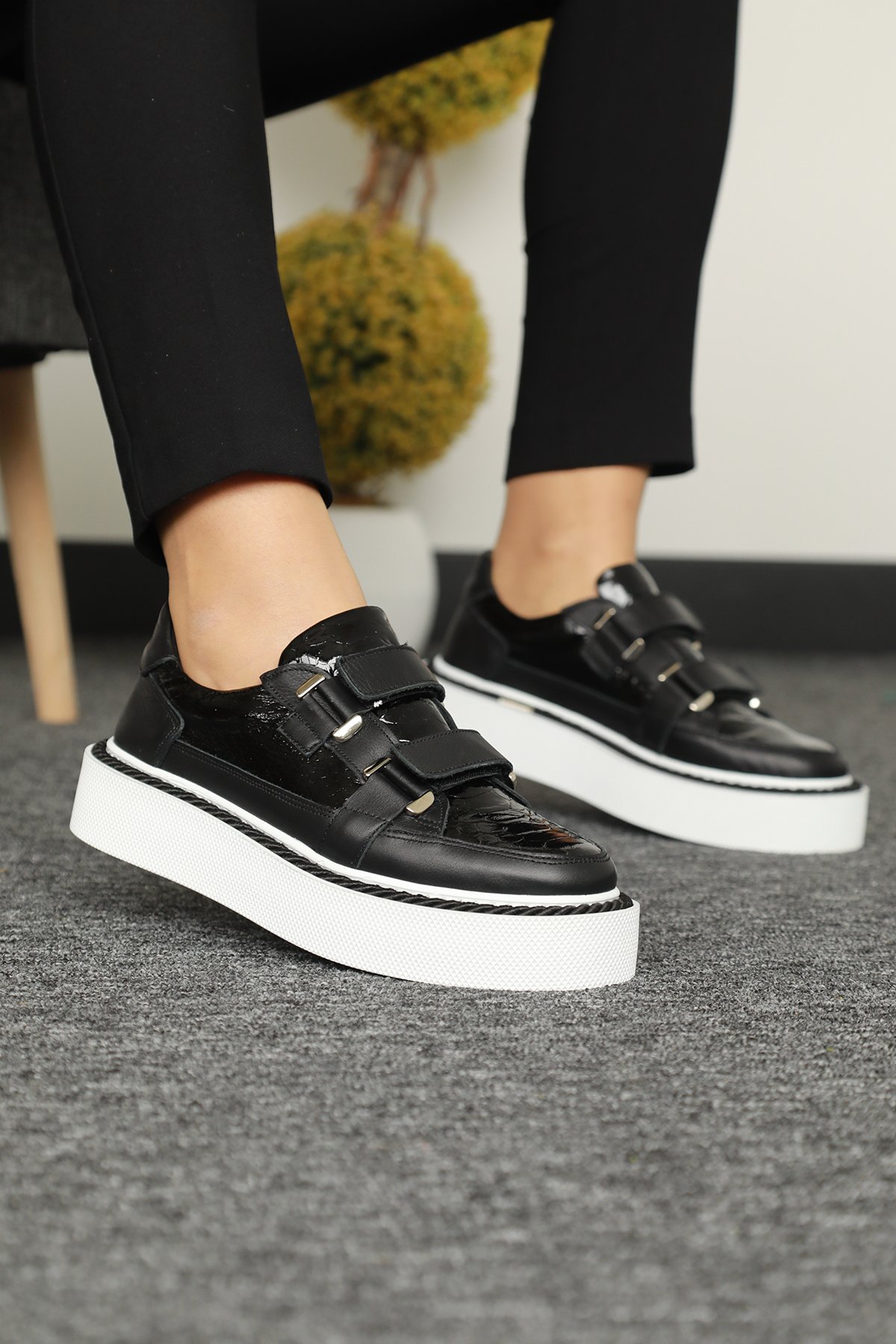 Cooliza Hakiki Deri Sneaker Yüksek Taban Rahat Günlük Kadın Spor Ayakkabı  - Siyah