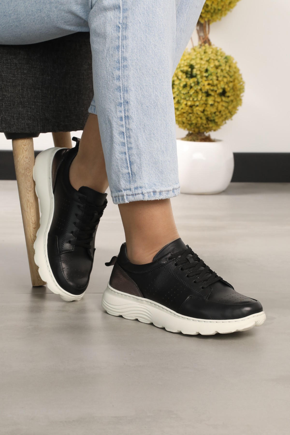 Cooliza Hakiki Deri Renkli Bağcıklı Günlük Rahat Kadın Yürüyüş Spor Ayakkabı - Siyah Beyaz