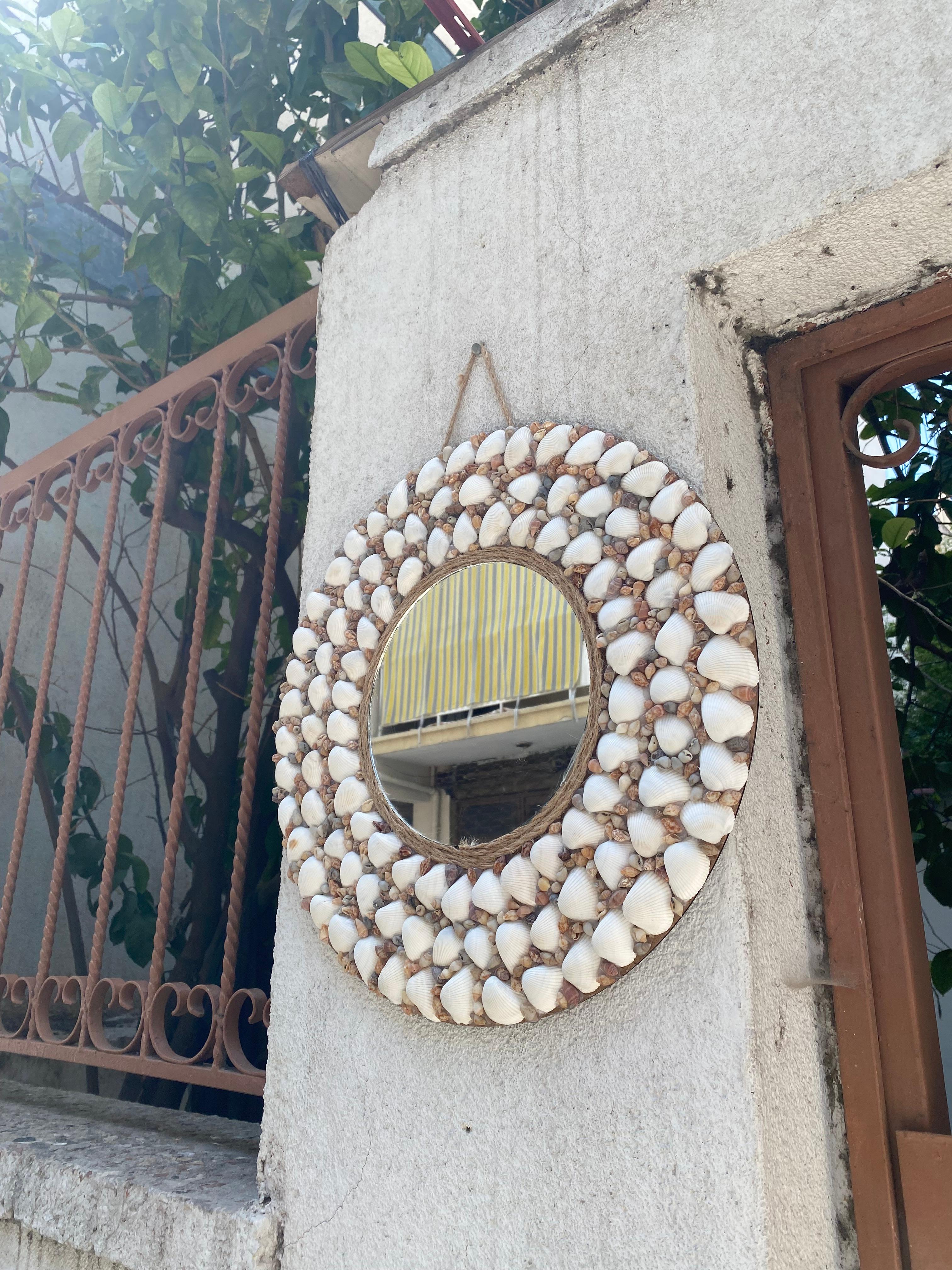 Büyük Beyaz Deniz Kabuklu Duvar Aynası